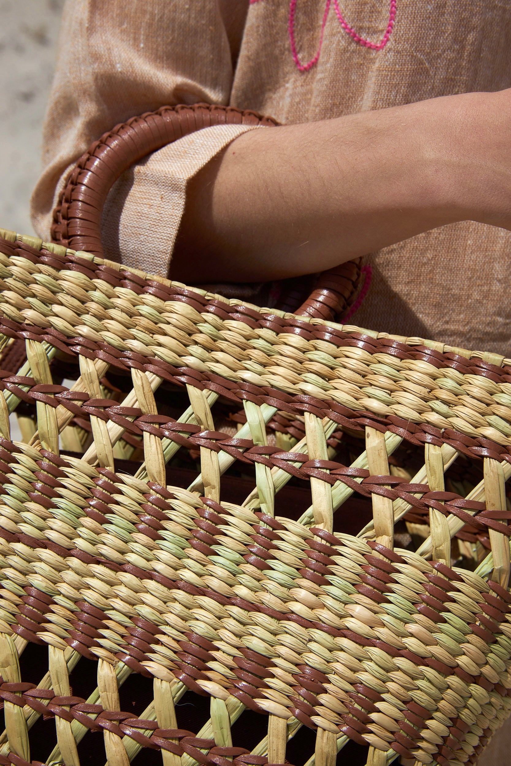 Chicosoleil Leather panier marron osier cuir