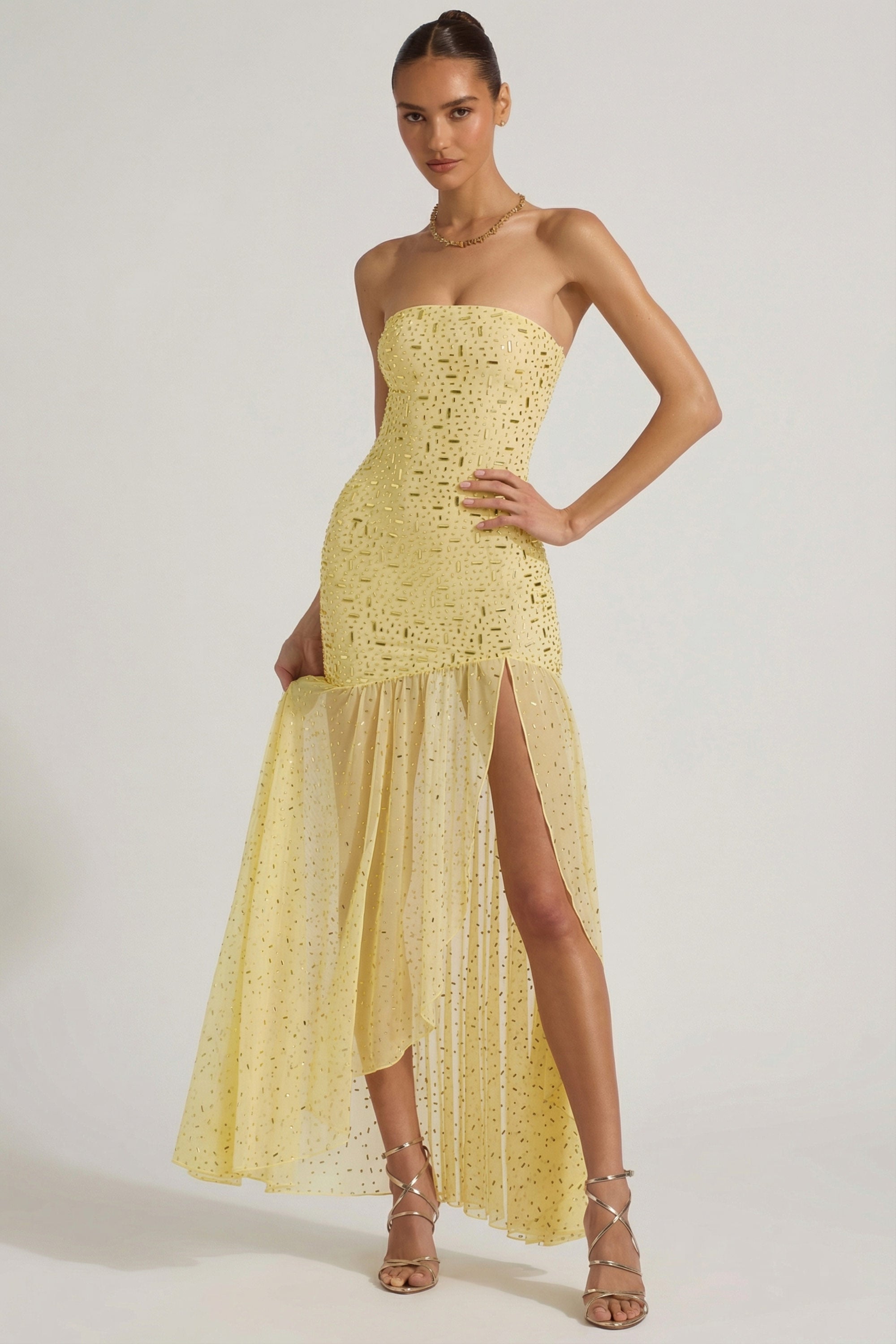 Oh Polly Kerra robe maxi jaune strass asymétrique