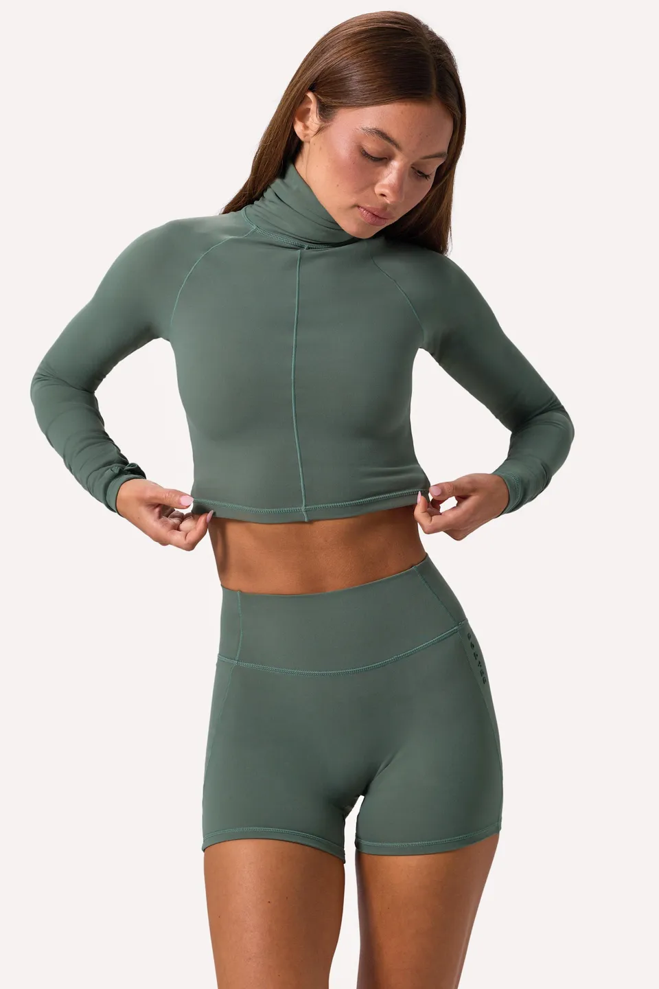 Oh Polly Bo+Tee top crop col montant kaki manches longues