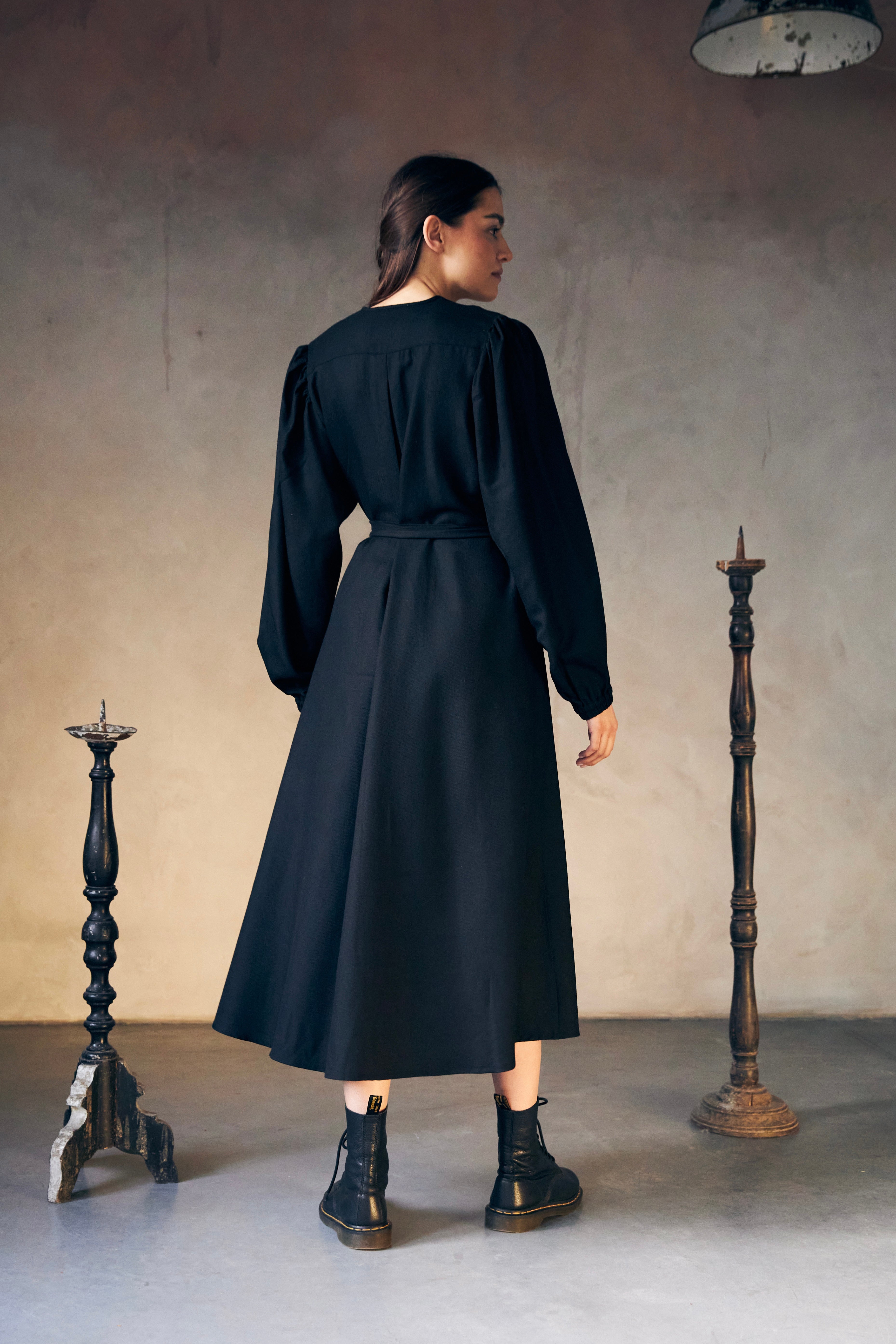 Chicosoleil Diana Wool robe laine noire croisée