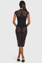 Oh Polly Ortega robe midi dentelle noire ajourée