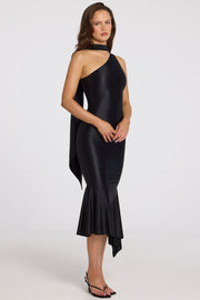 Oh Polly Shaya robe midaxi noire asymétrique foulard