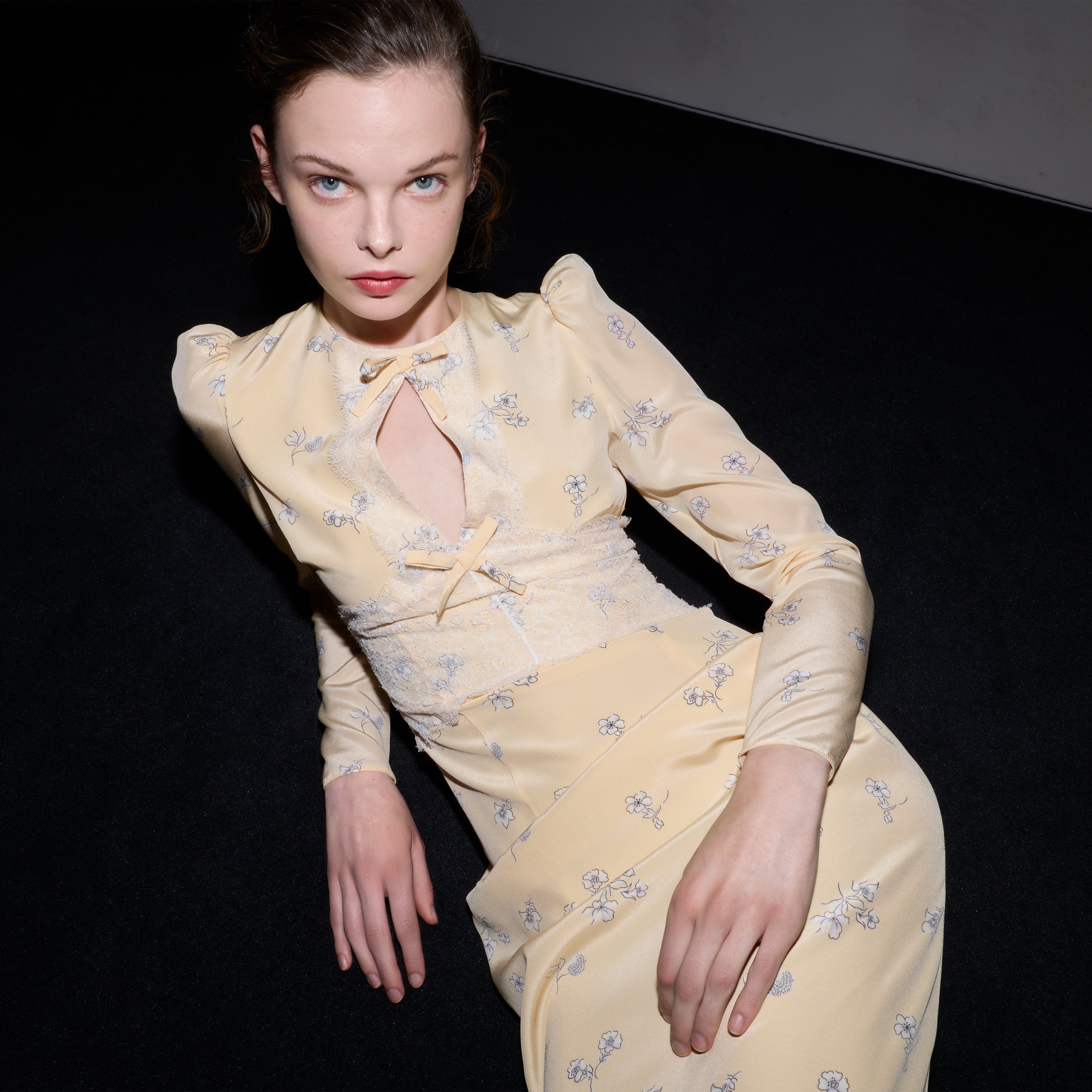 Alessandra Rich Silk Midi Dress With Lace Detail robe jaune pâle 40