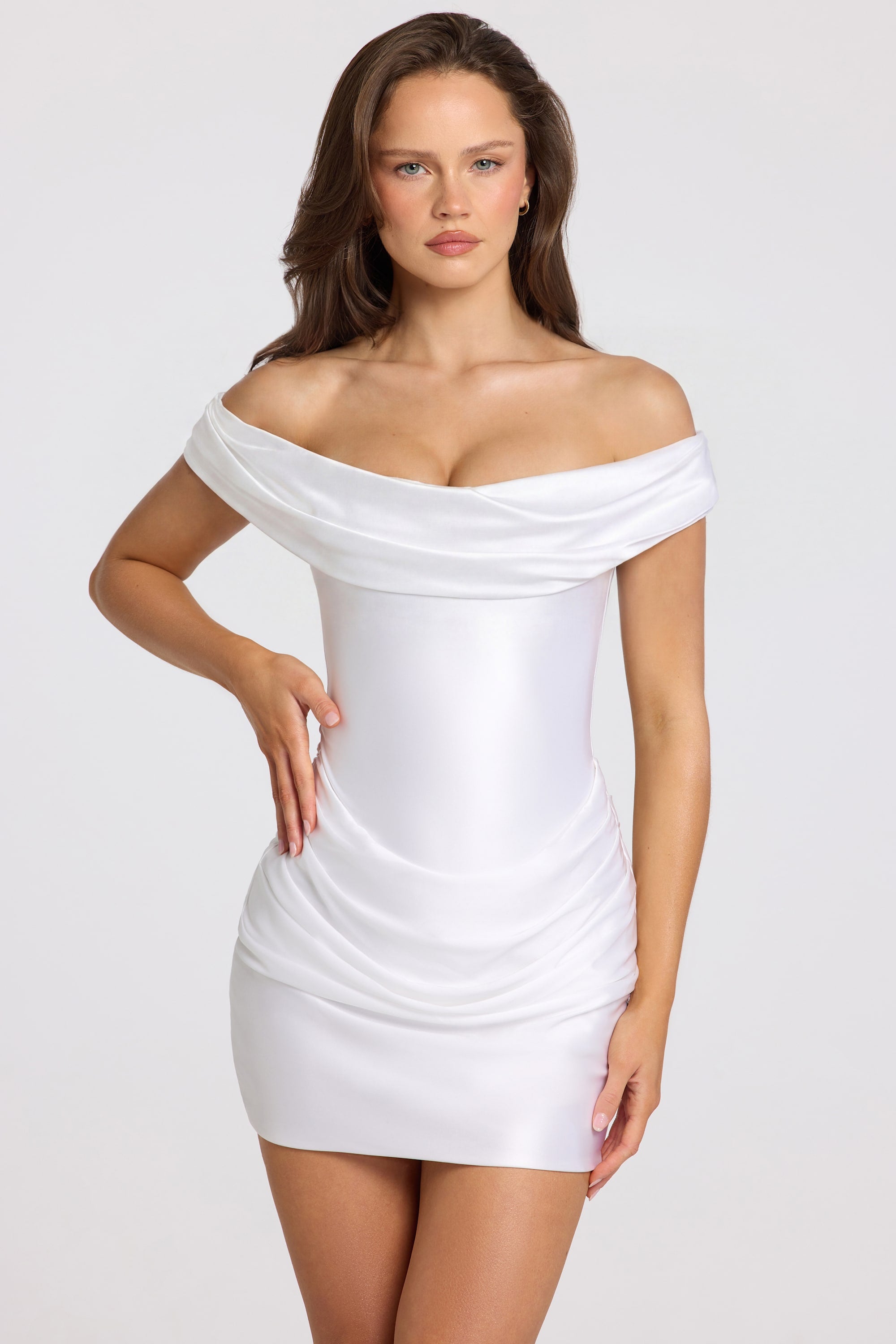 Oh Polly Maeve 11994 mini robe satin blanche épaules dénudées
