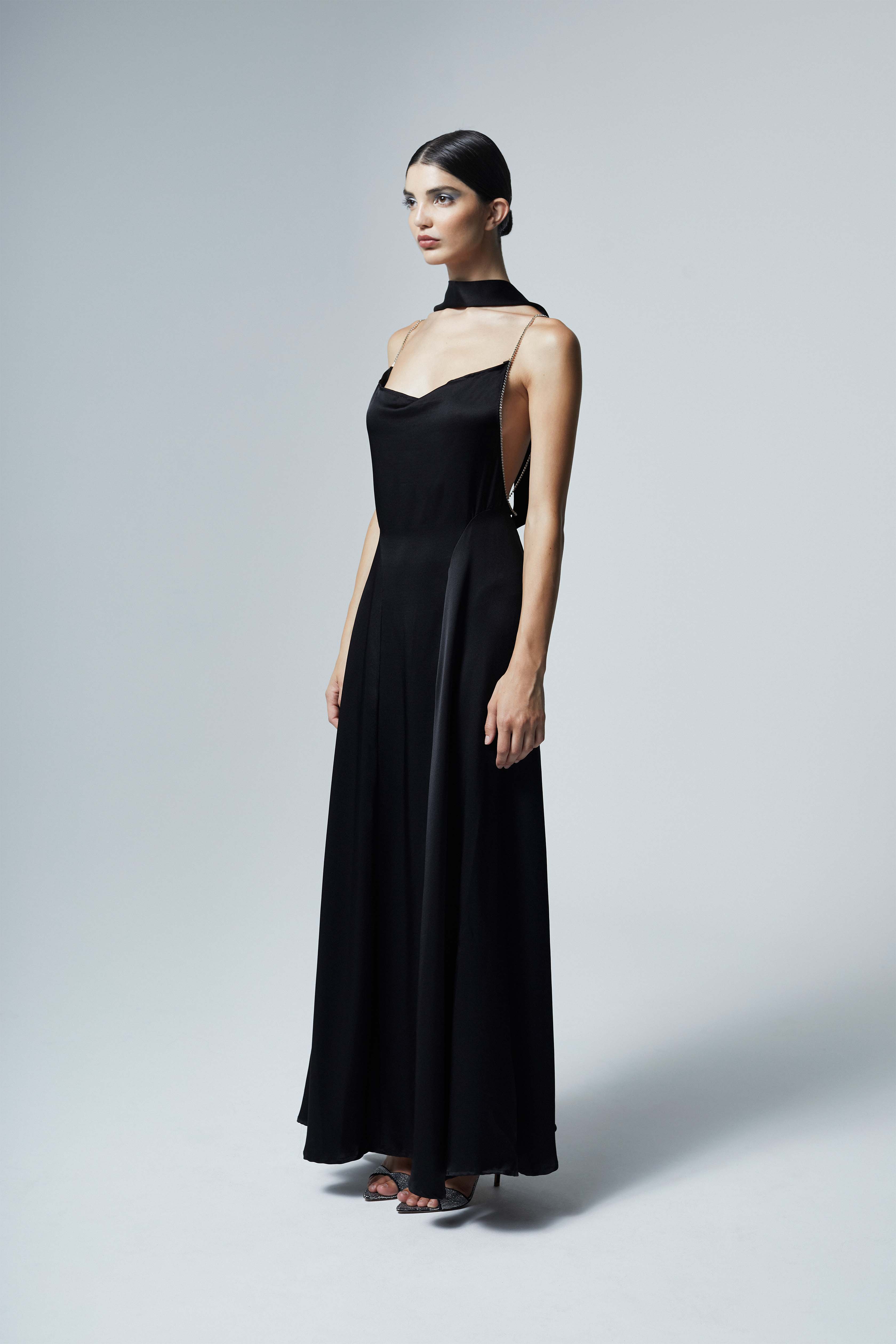 The Ethiquette Robes robe longue Jenna satin soie noir cristaux