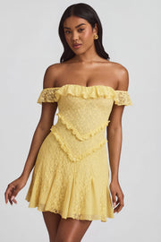 Oh Polly Nahida 13336 mini robe dentelle jaune pastel épaule dénudée