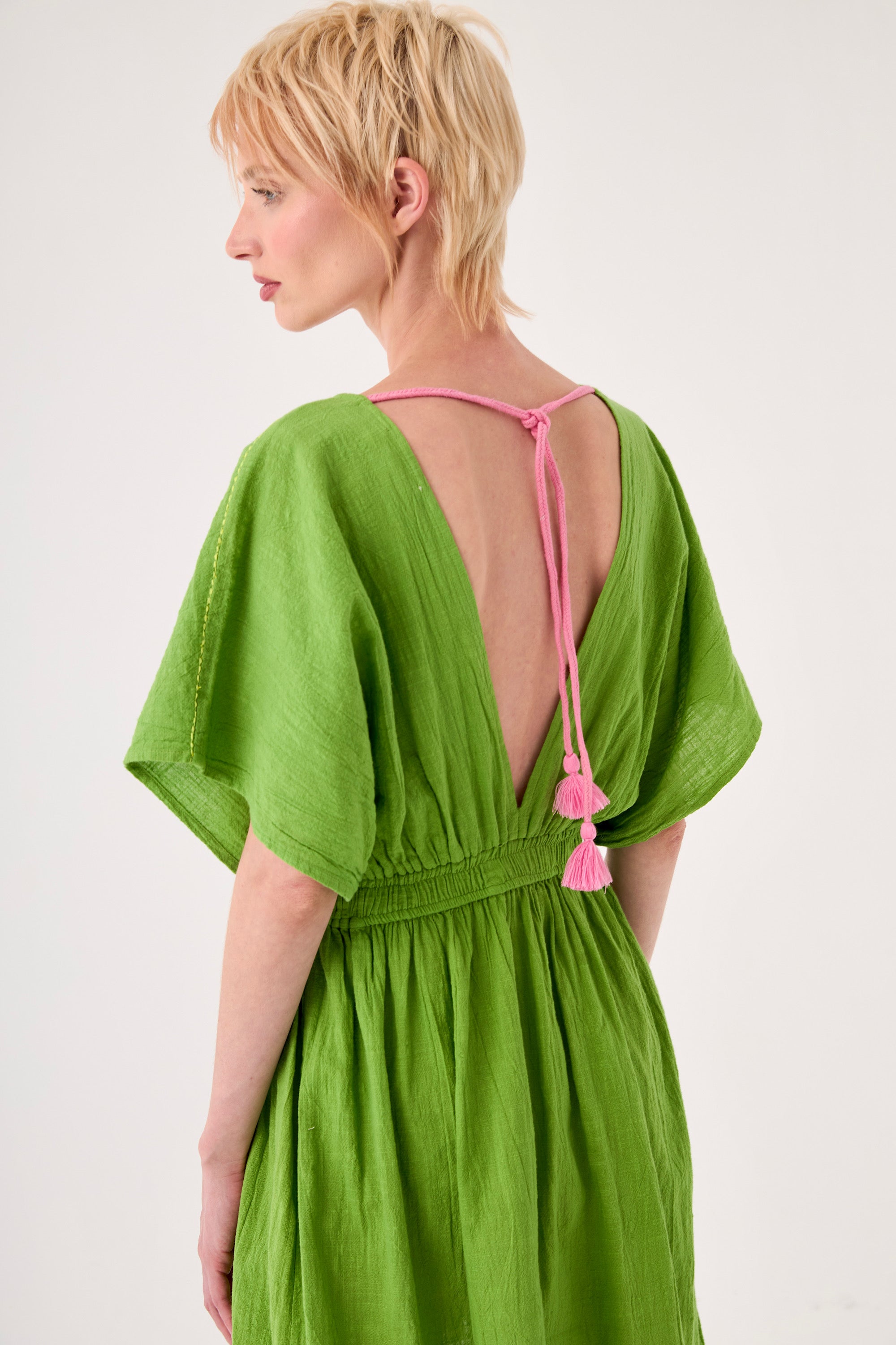 Chicosoleil Ophelia robe courte vert péridot dos nu coton