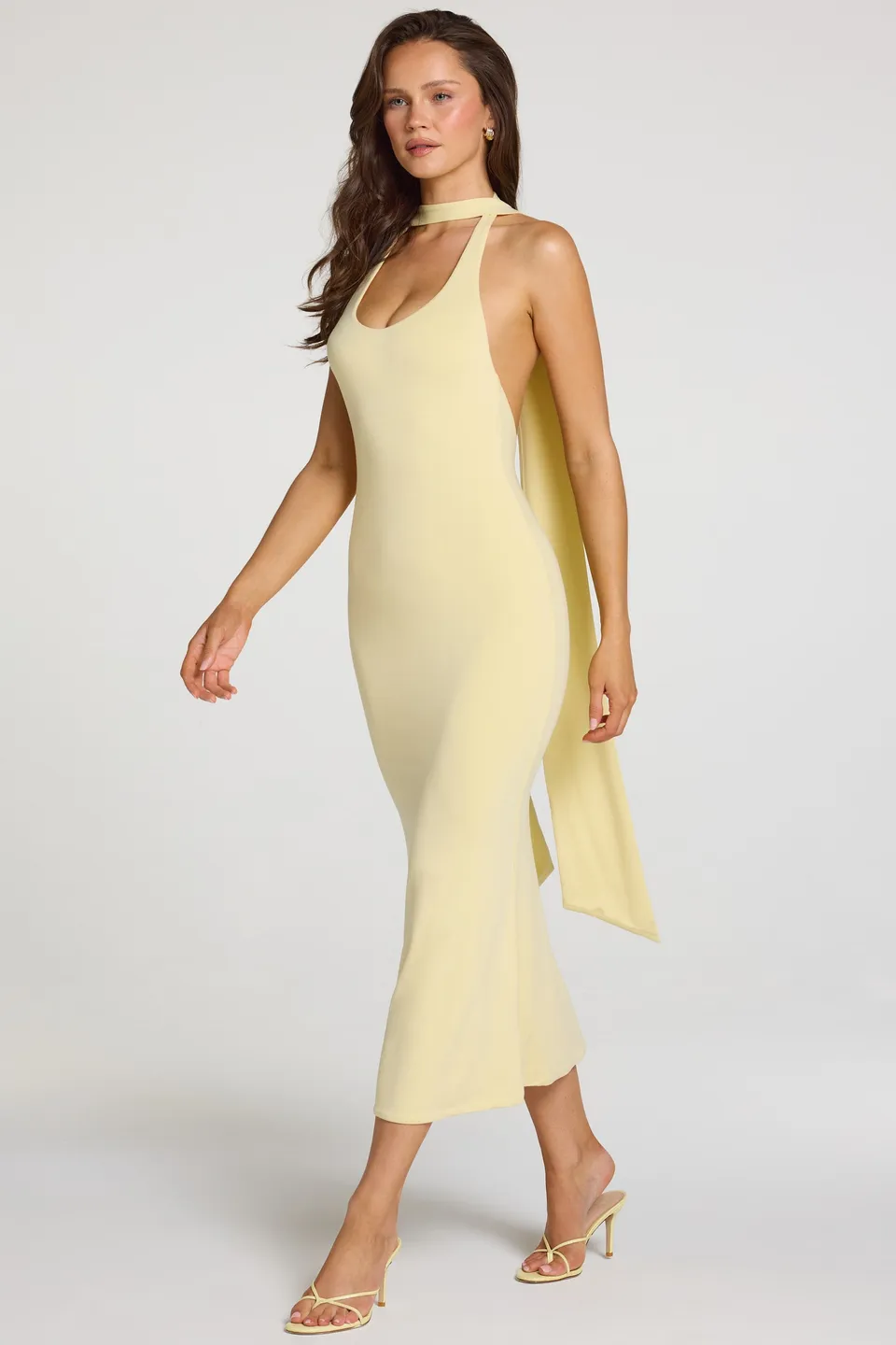 Oh Polly Giselle 16097 robe licou jaune pastel midaxi