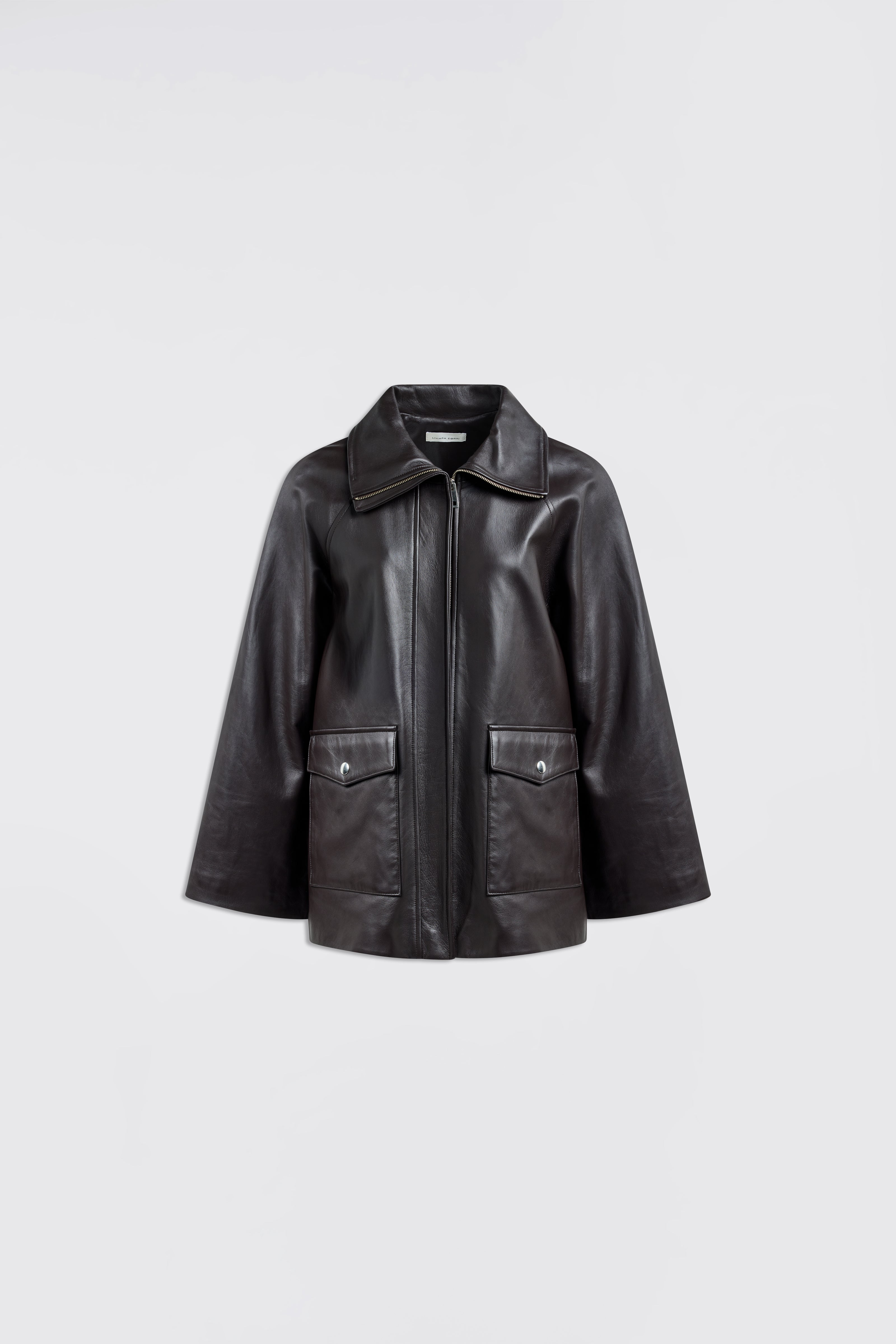 Liviana Conti Omar veste espresso tailleur