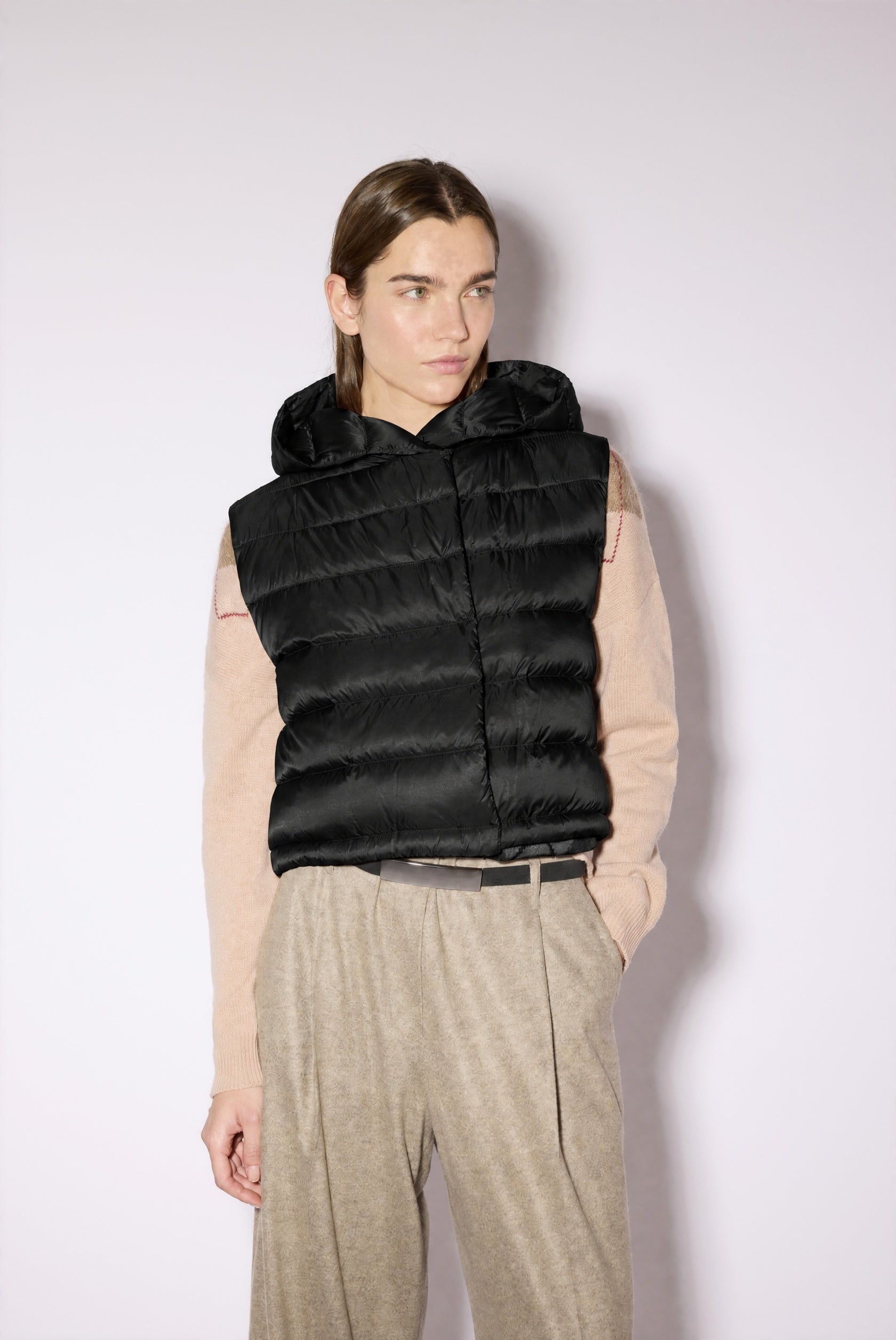 Liviana Conti Rieko gilet femme noir matelassé capuche