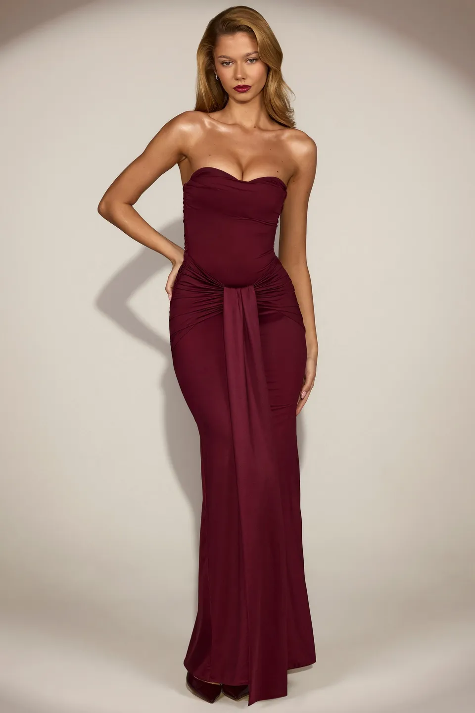 Oh Polly Aisra robe satin rouge vin bustier sirène