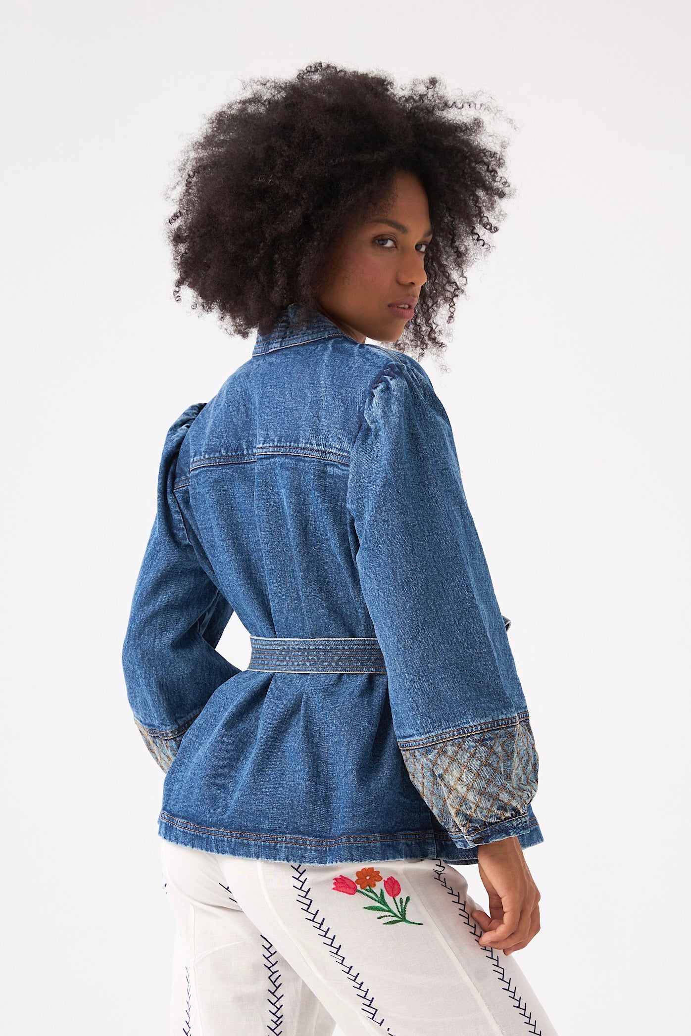 Chicosoleil Bowie veste kimono denim bleu ceinturée