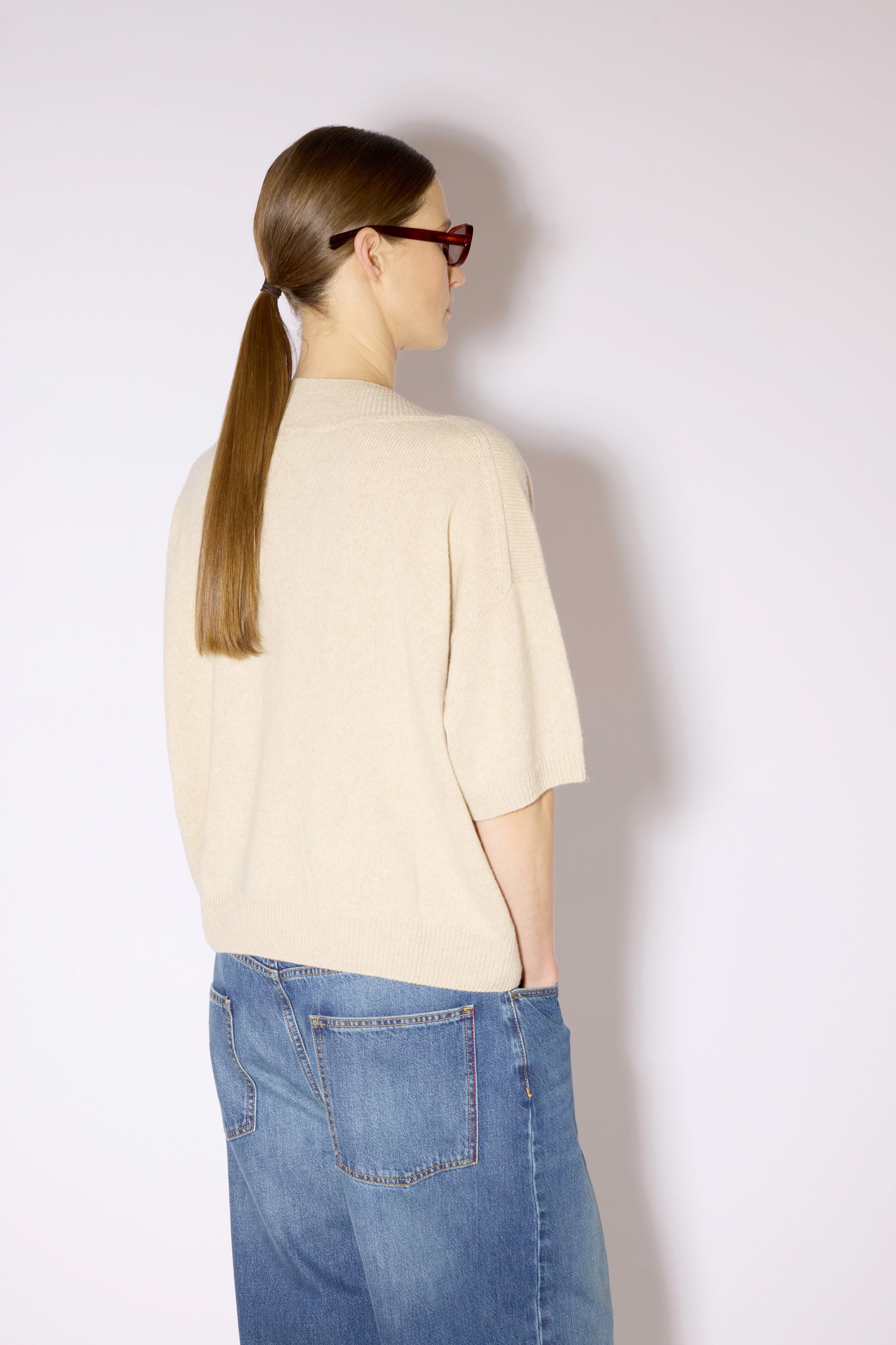 Liviana Conti Enola F6WC55 pull col V cachemire beige