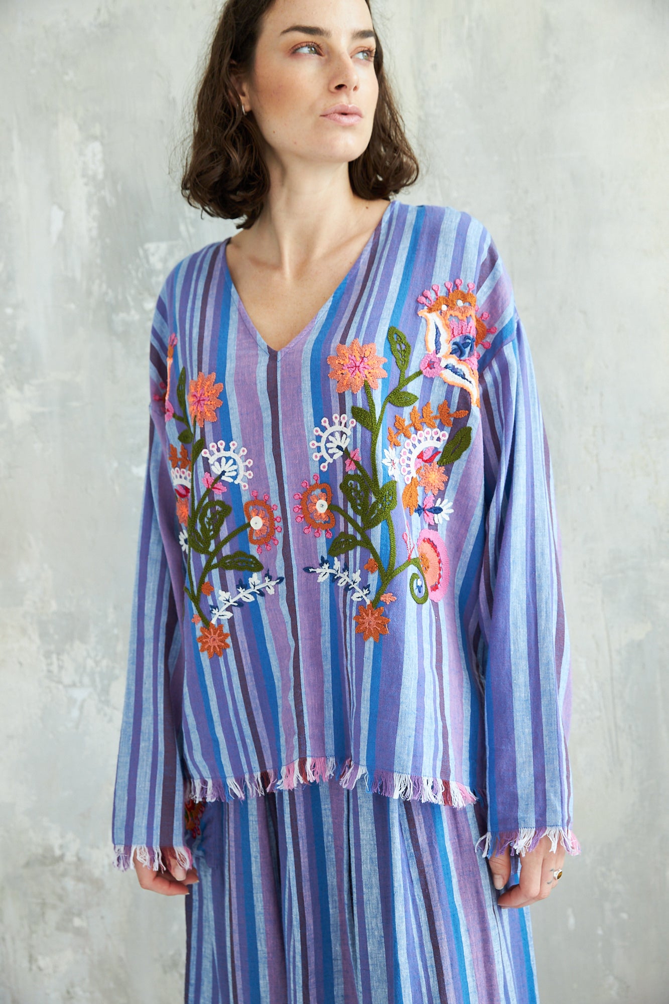 Chicosoleil Roni top bleu rayé broderie florale coton