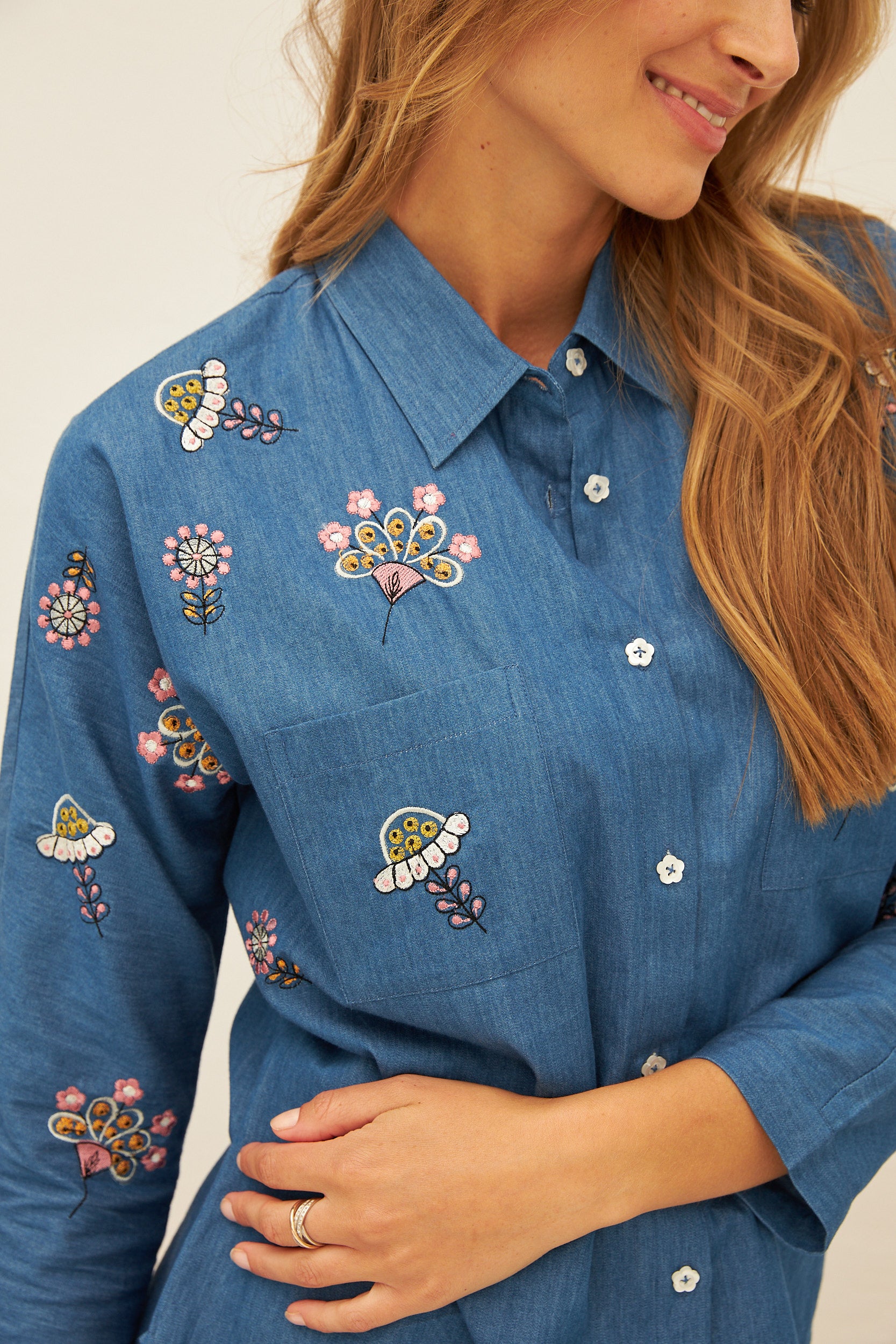 Chicosoleil Lony chemise denim bleu brodée
