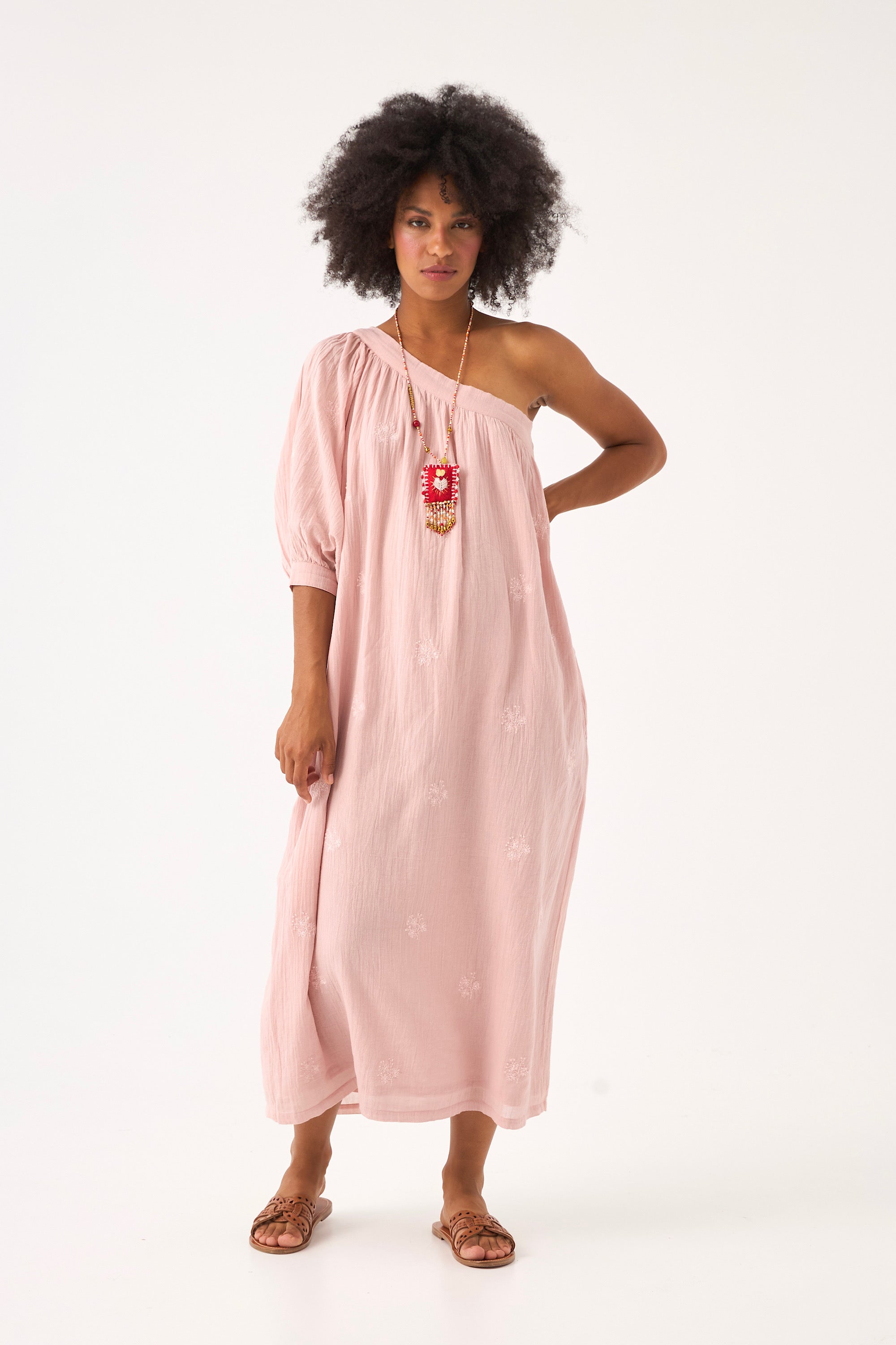Chicosoleil Nahla robe longue rose romance asymétrique