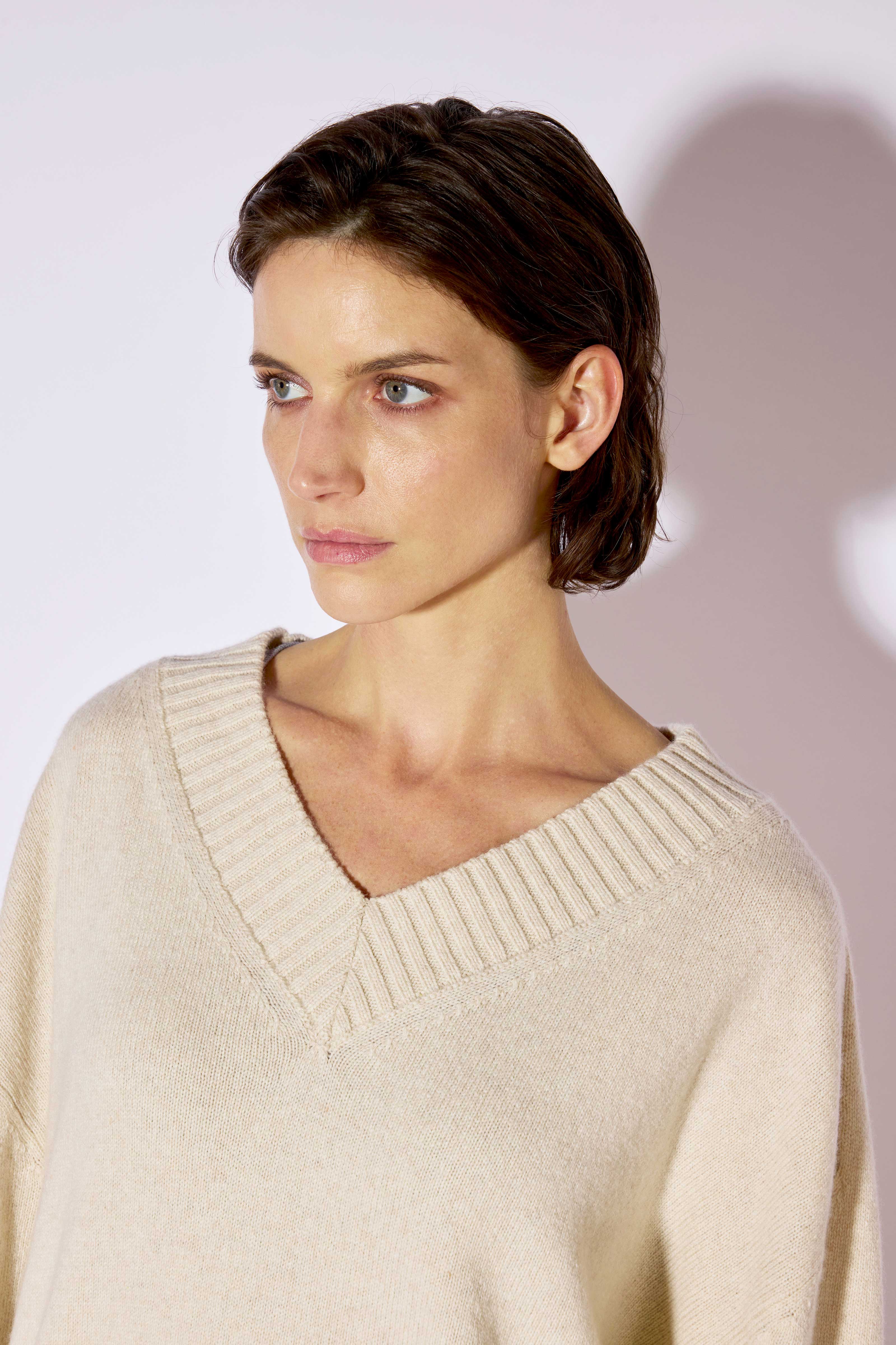 Liviana Conti Alison pull col V beige mélange cachemire