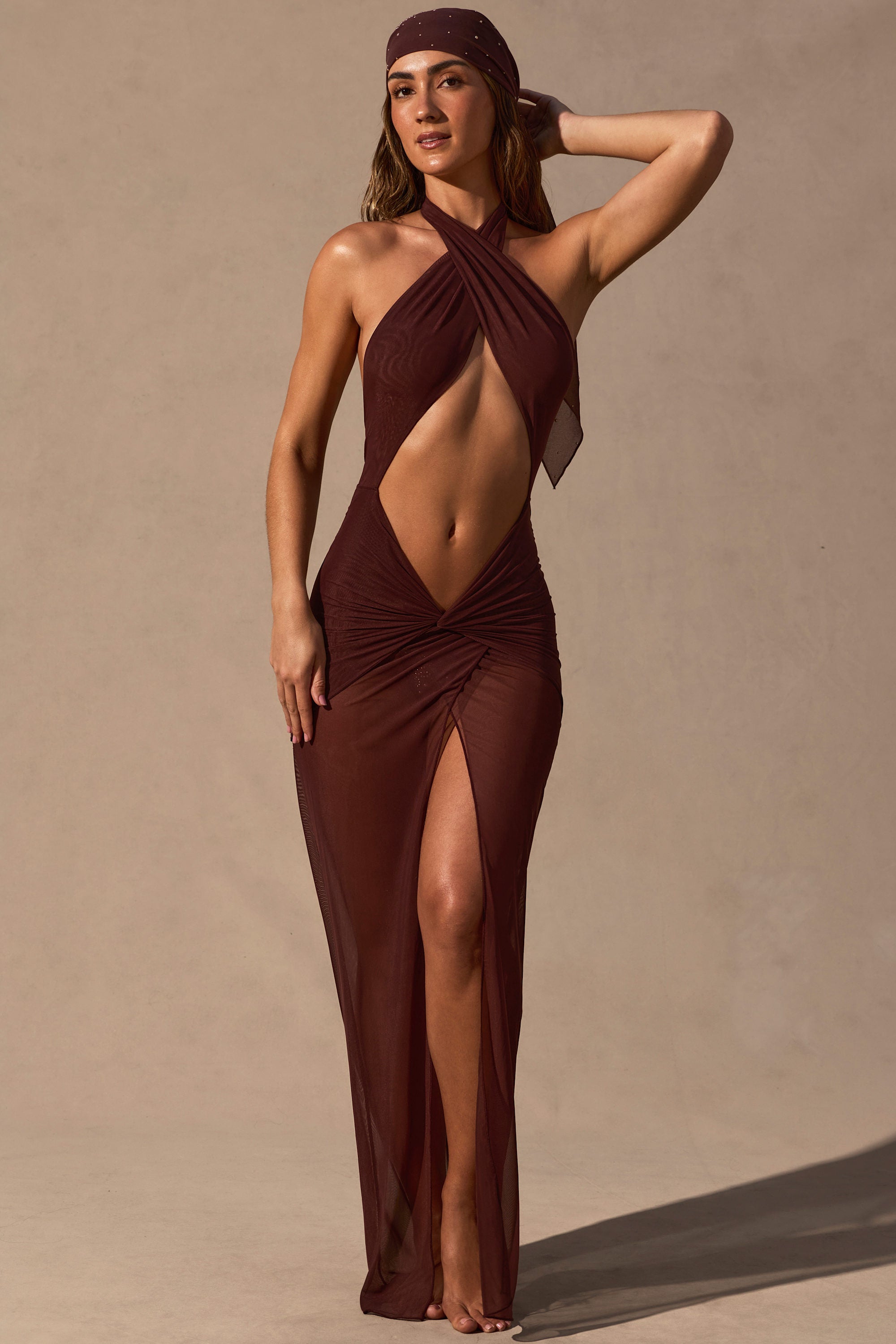 Oh Polly Caicos NS0923 robe maxi halter marron dos nu fente