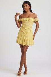 Oh Polly Nahida 13336 mini robe dentelle jaune pastel épaule dénudée