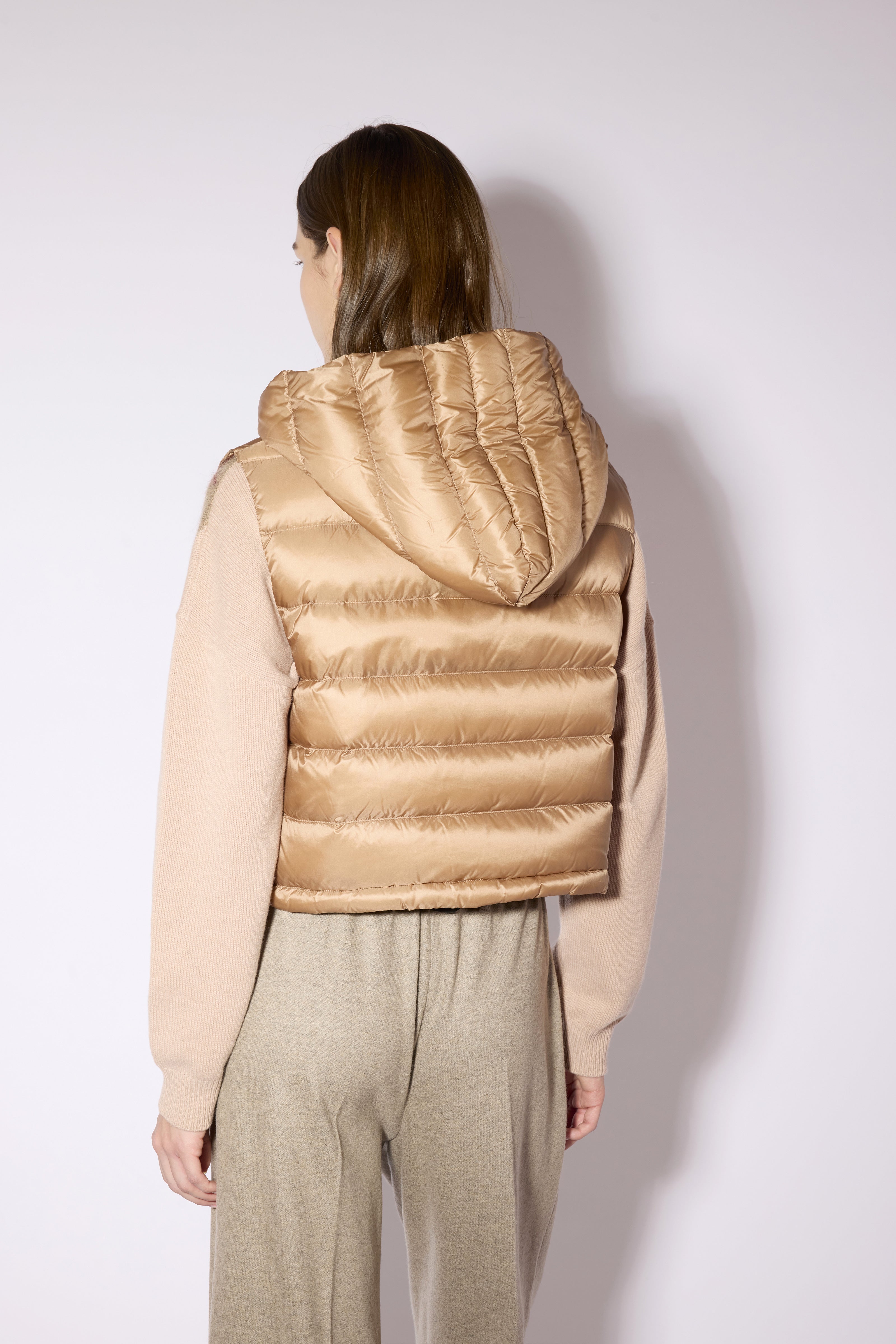 Liviana Conti Rieko gilet femme noir matelassé capuche
