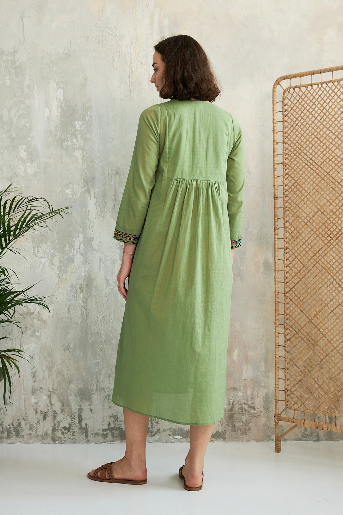 Chicosoleil Needra robe coton Vert Oasis brodée