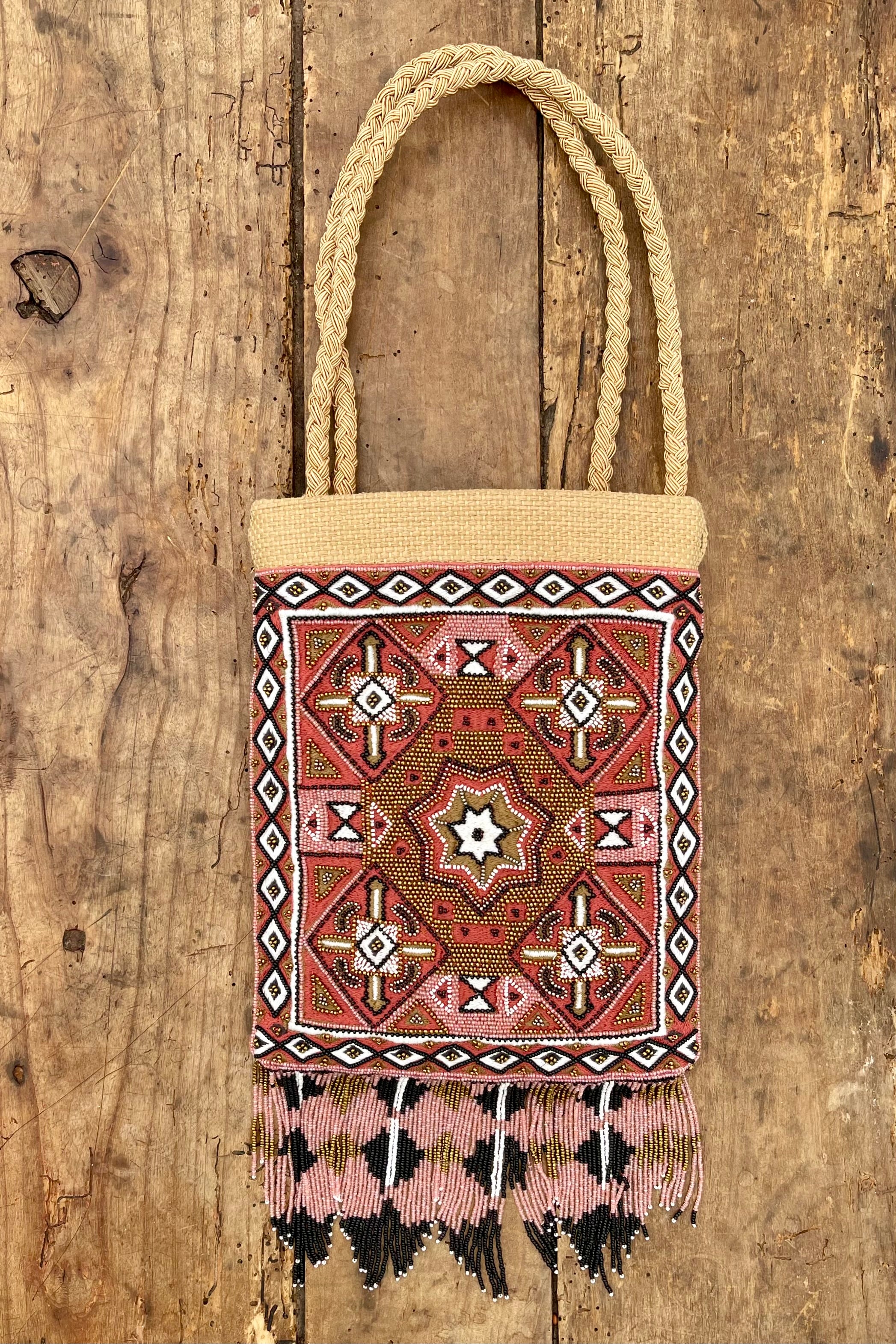 Chicosoleil Hippie sac raffia brodé perlé