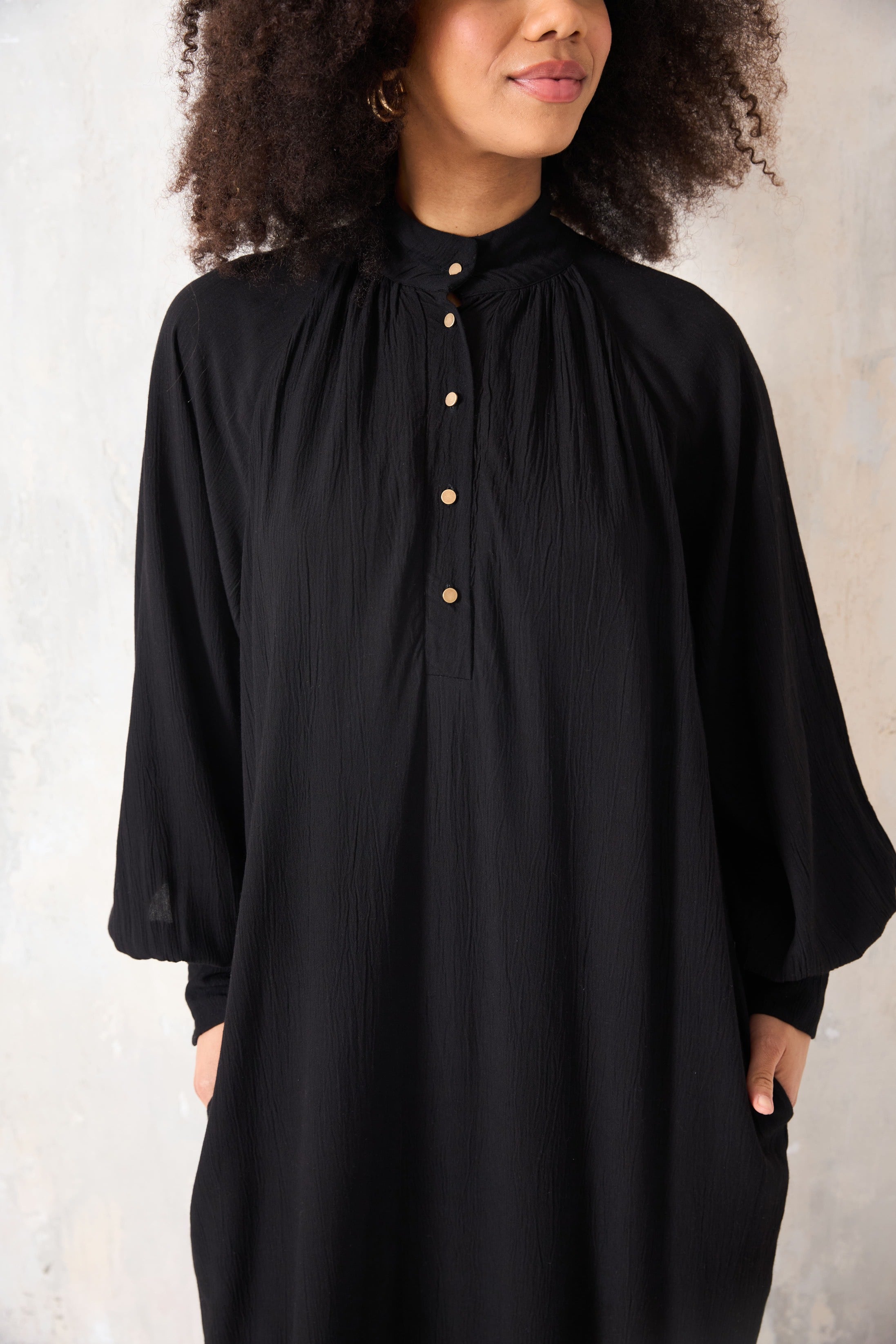 Chicosoleil Ozalee robe midi noire viscose manches longues
