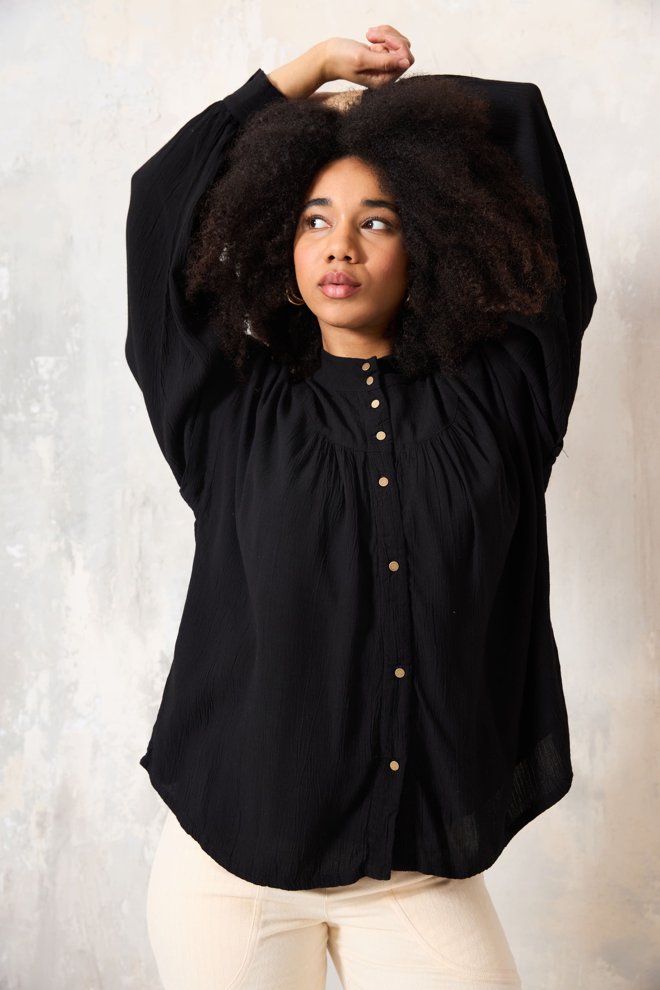 Chicosoleil Shona blouse noire viscose manches bouffantes