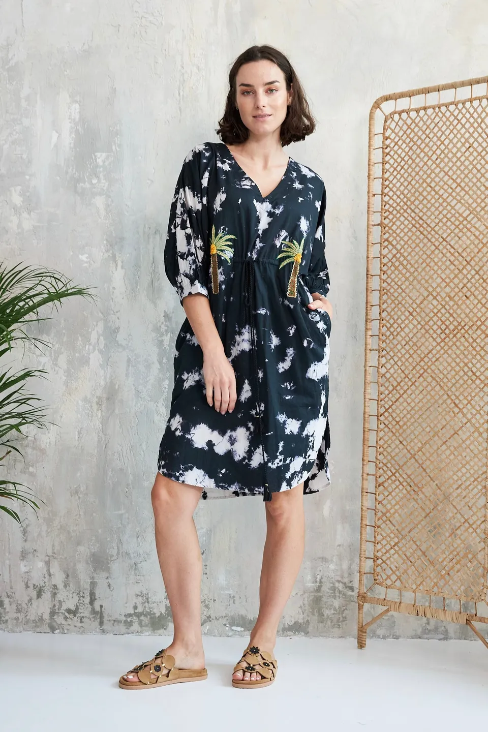 Chicosoleil Jacy robe noire tie dye coton mi-longue