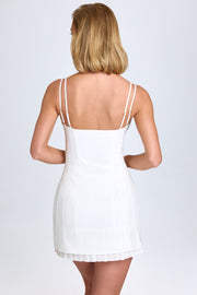 Oh Polly Bronwyn robe mini blanche noeud plissée
