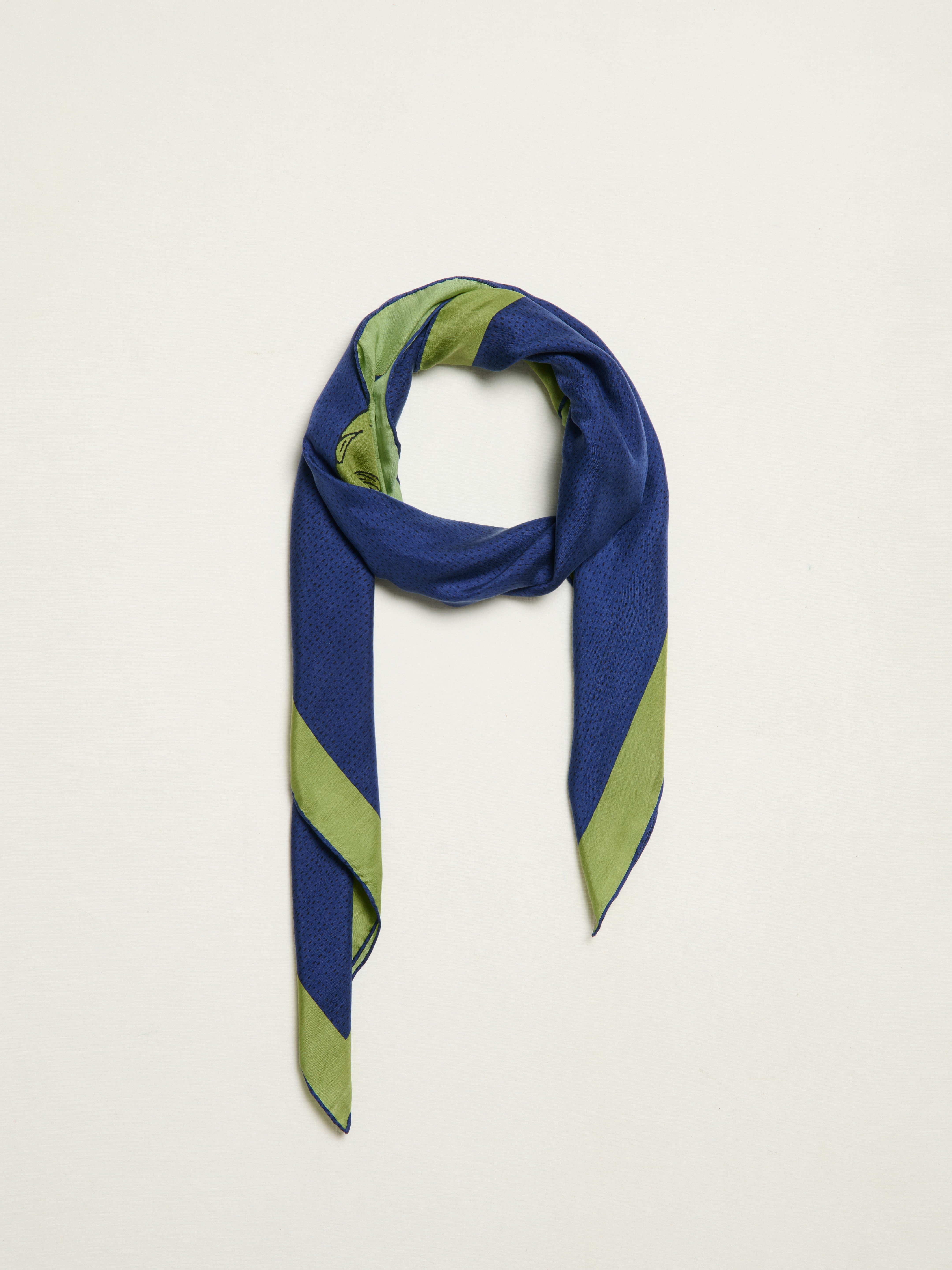 Mii Carré Soie 110 La Vaisselle foulard soie 110x110