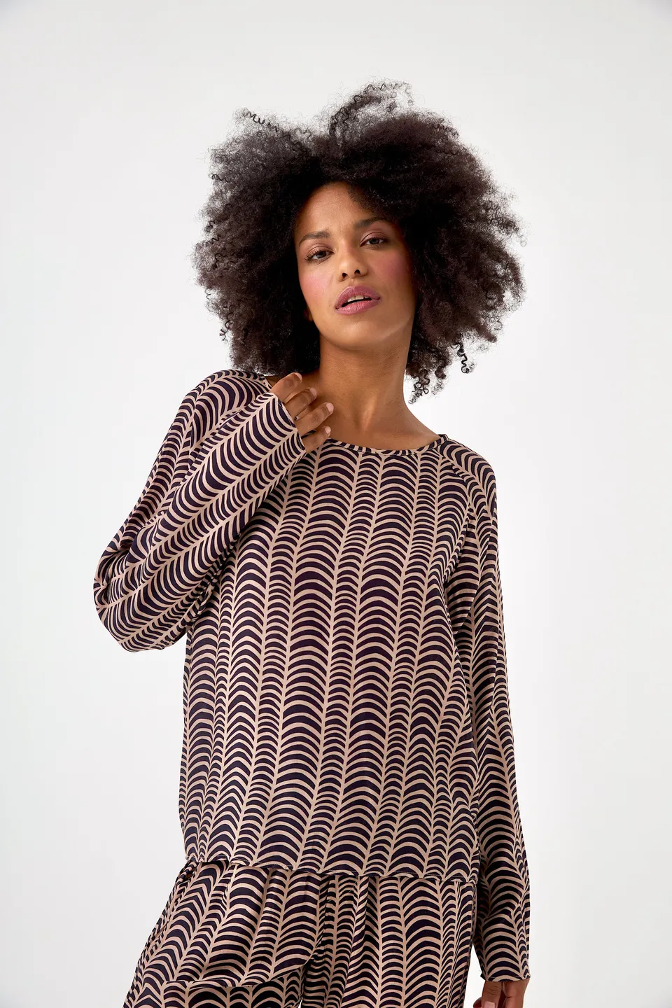 Chicosoleil Louizon top sable ébène satin viscose fluide