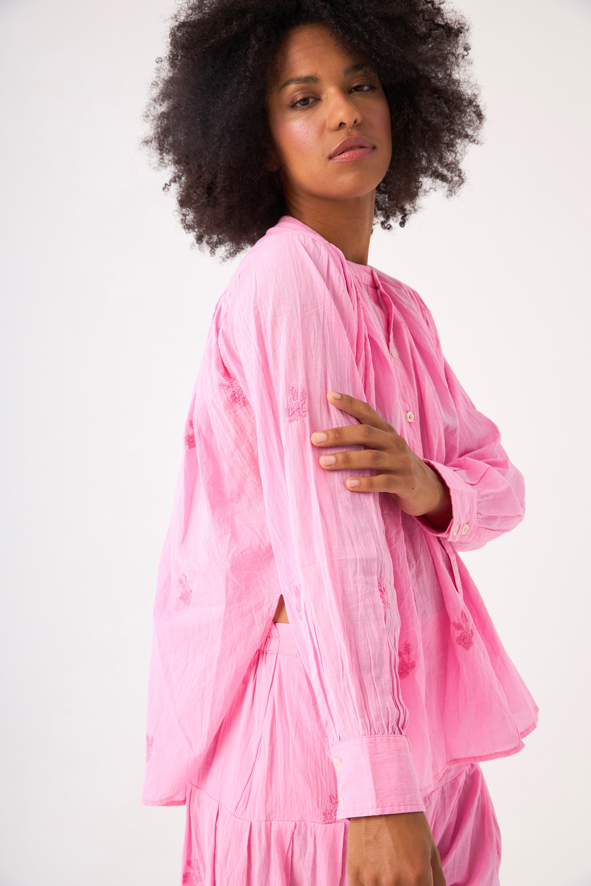 Chicosoleil Scheherazade chemise rose coton brodée