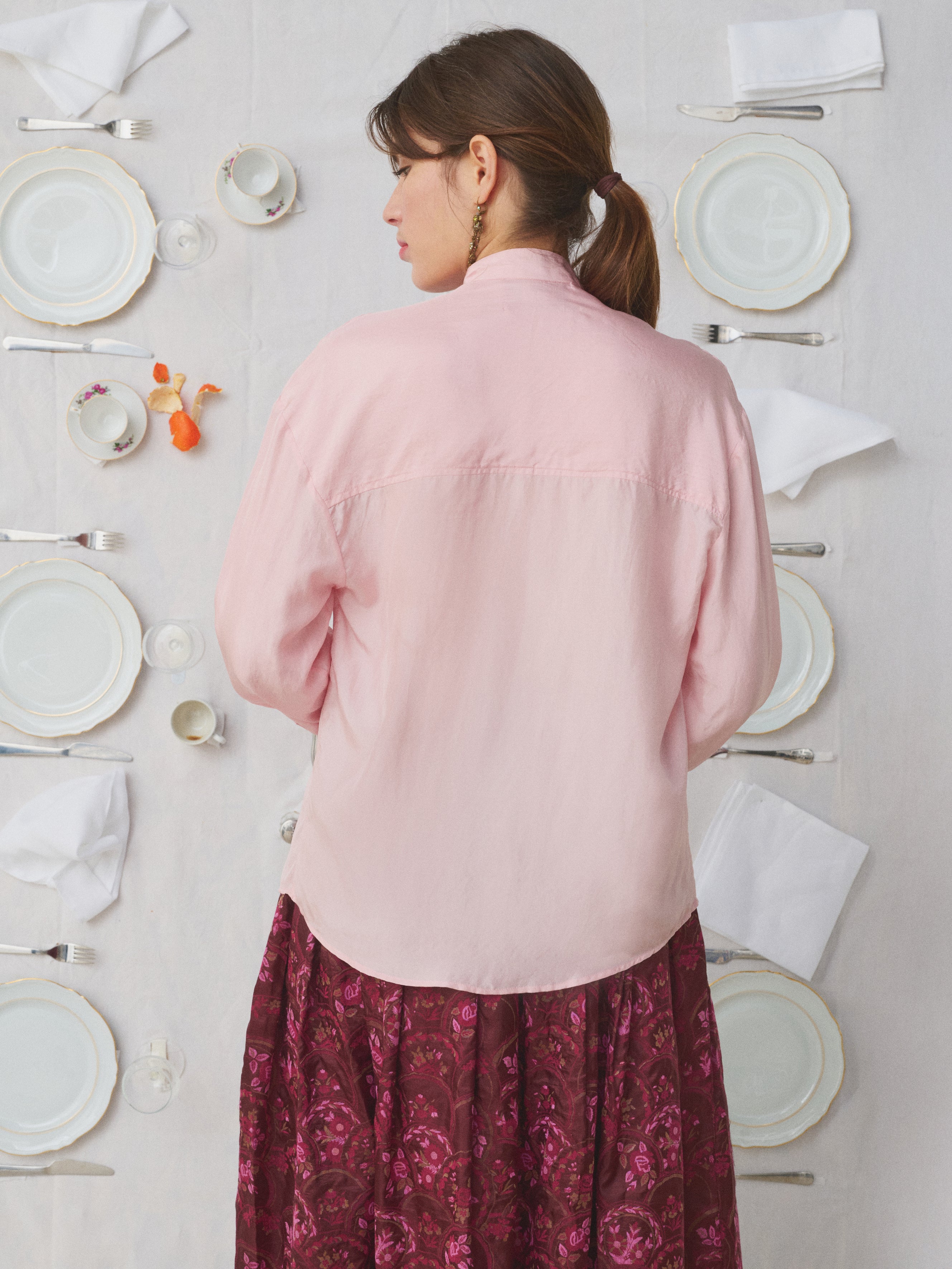 Mii à table Jabo Les Unis chemise soie col volant