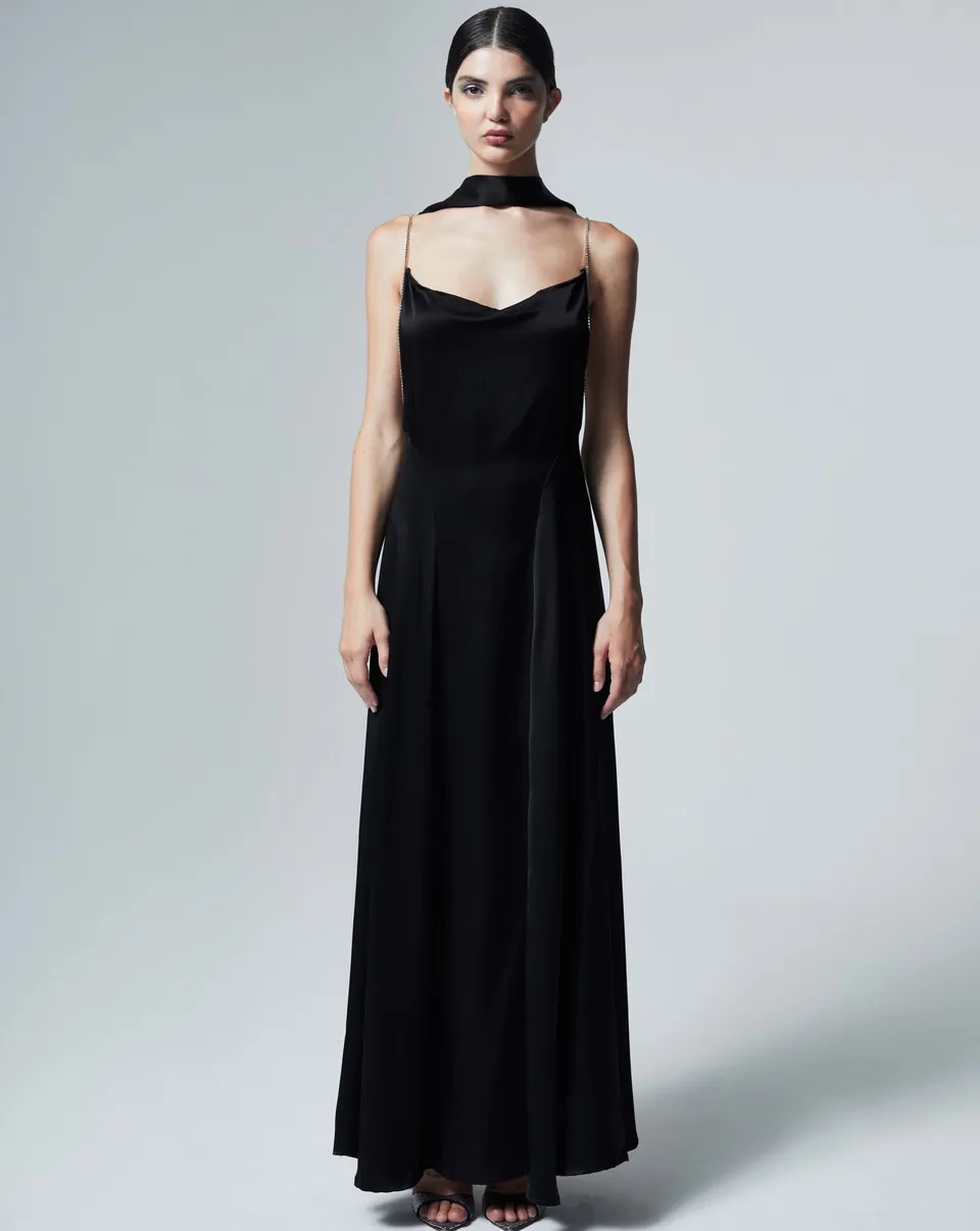 The Ethiquette Robes robe longue Jenna satin soie noir cristaux