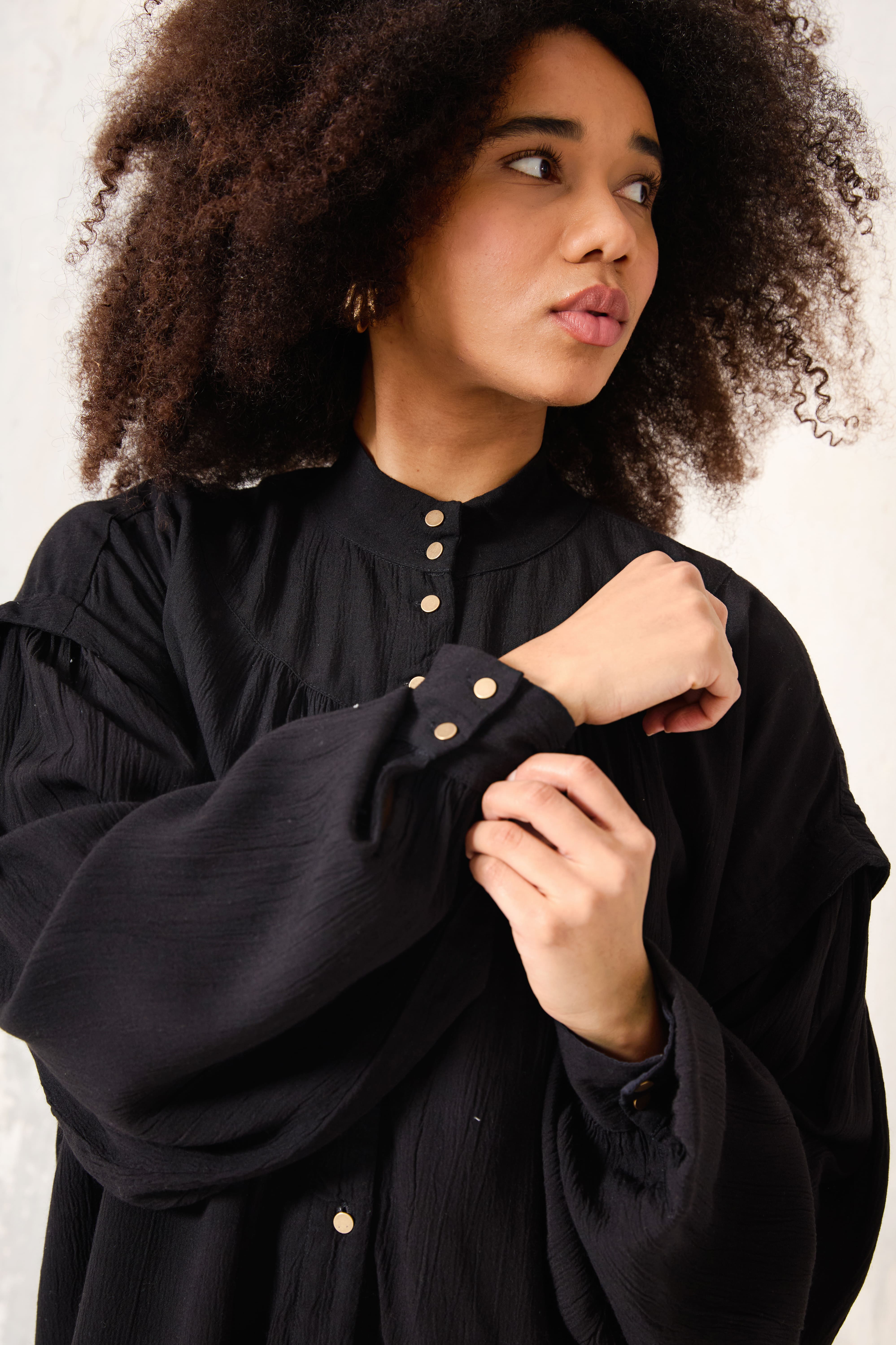Chicosoleil Shona blouse noire viscose manches bouffantes