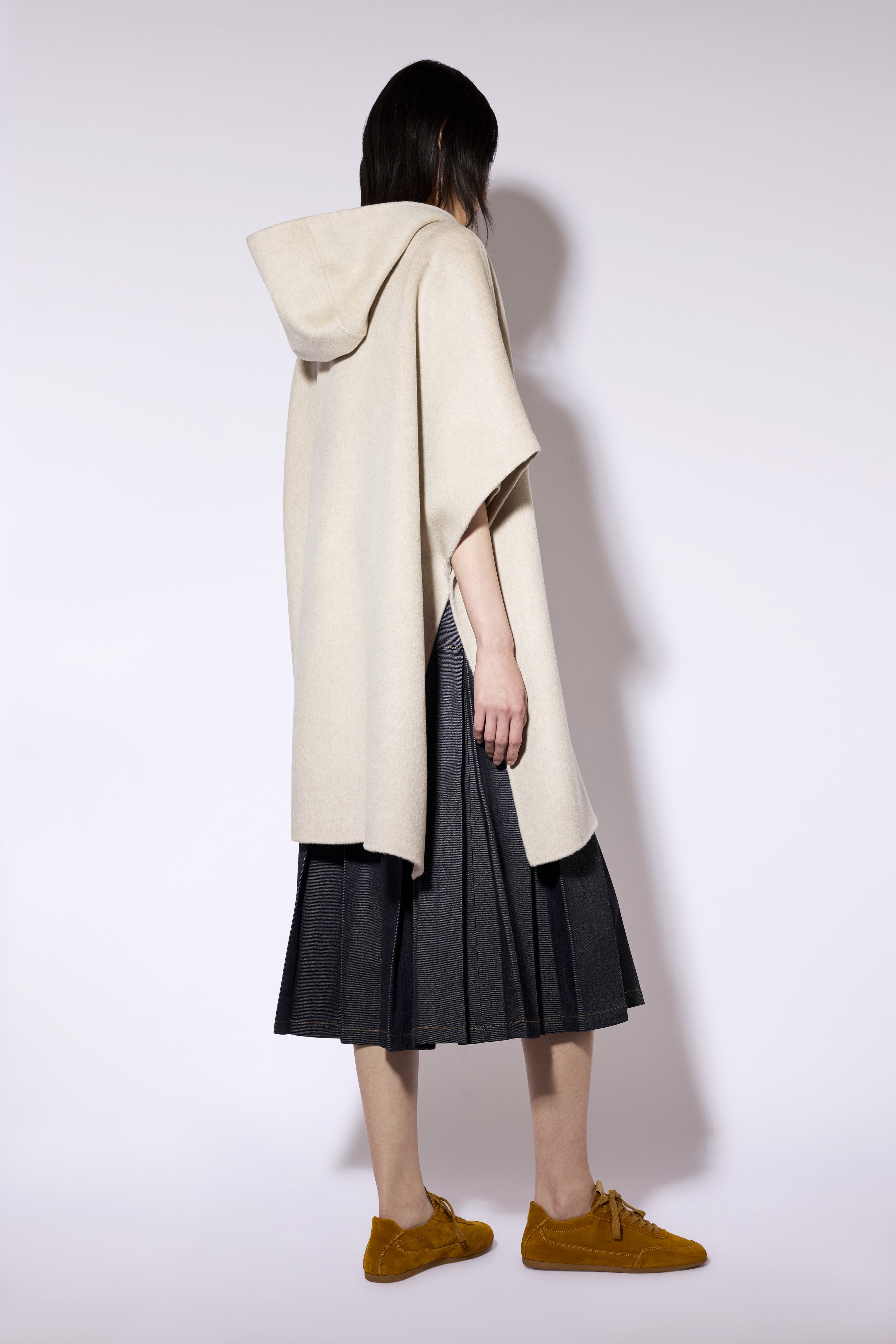 Liviana Conti Scott cape mirtillo laine cachemire