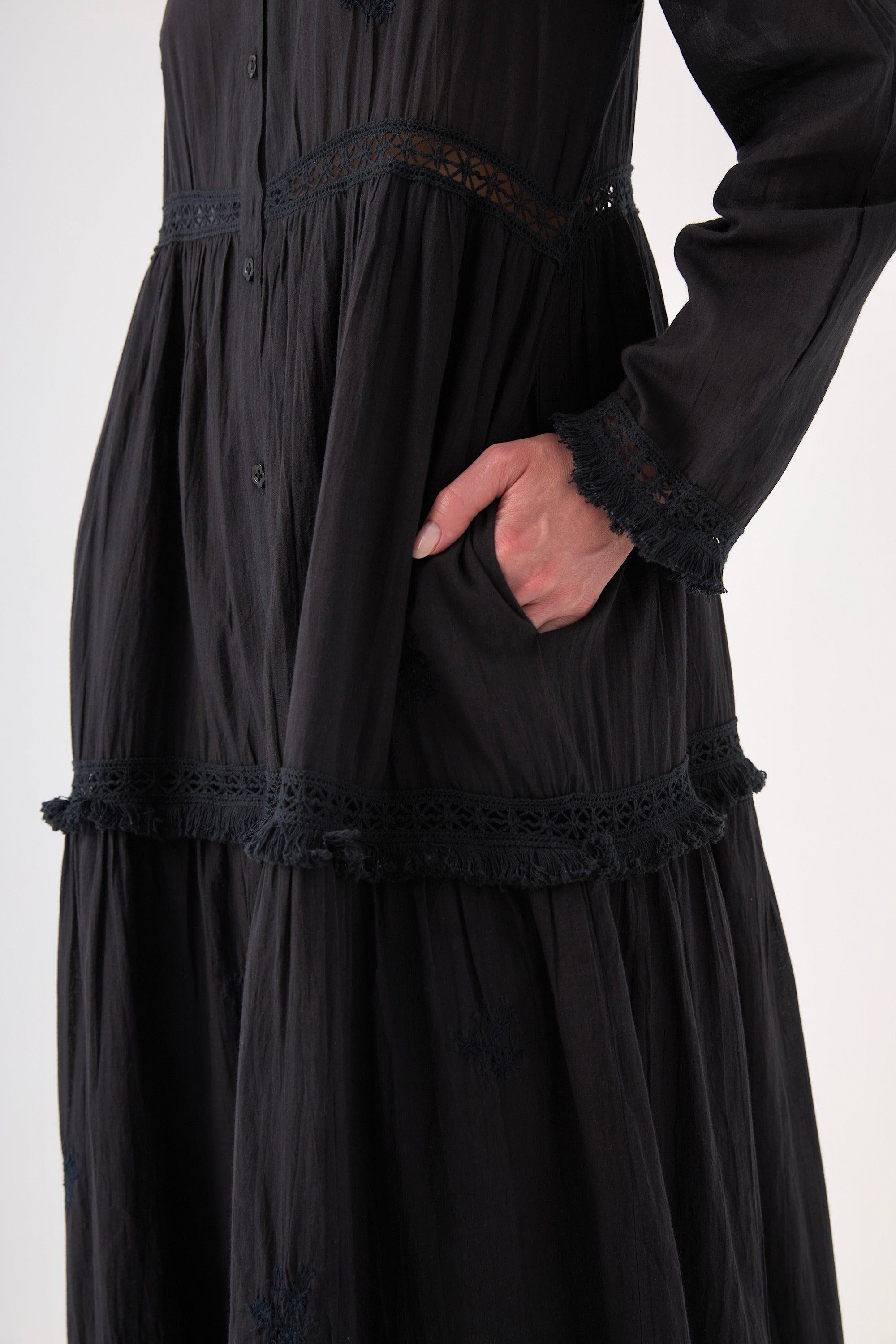 Chicosoleil Selena robe longue noire charcoal coton brodée