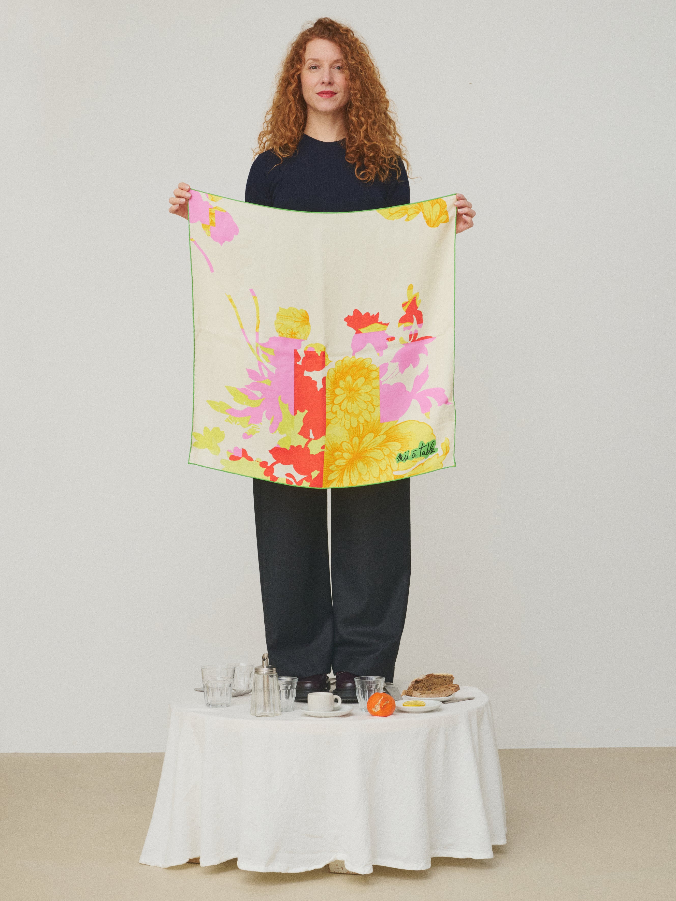 Mii à table Carré Soie 65 Composition Baroque foulard 65x65