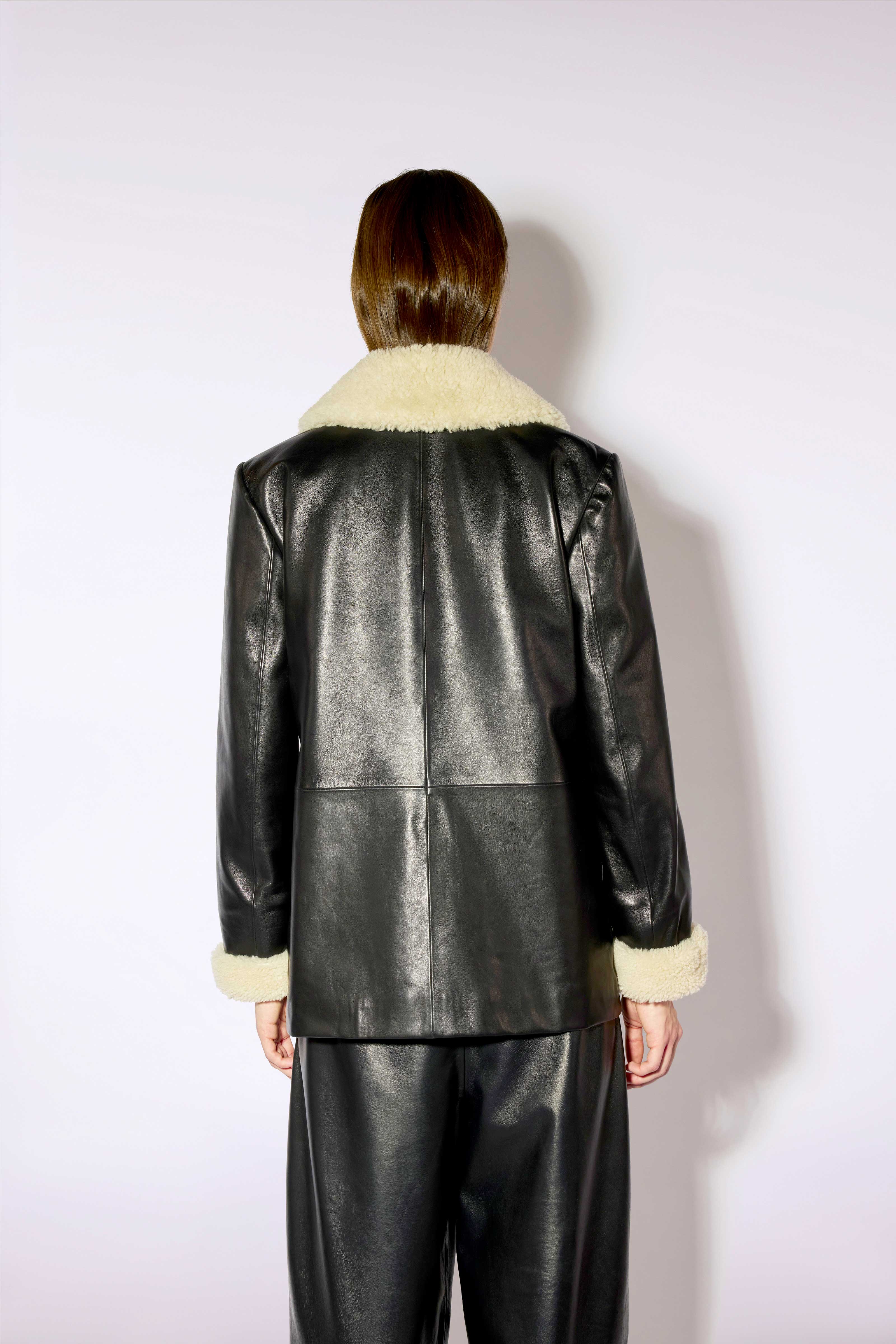Liviana Conti Zachary veste cuir noir double boutonnage