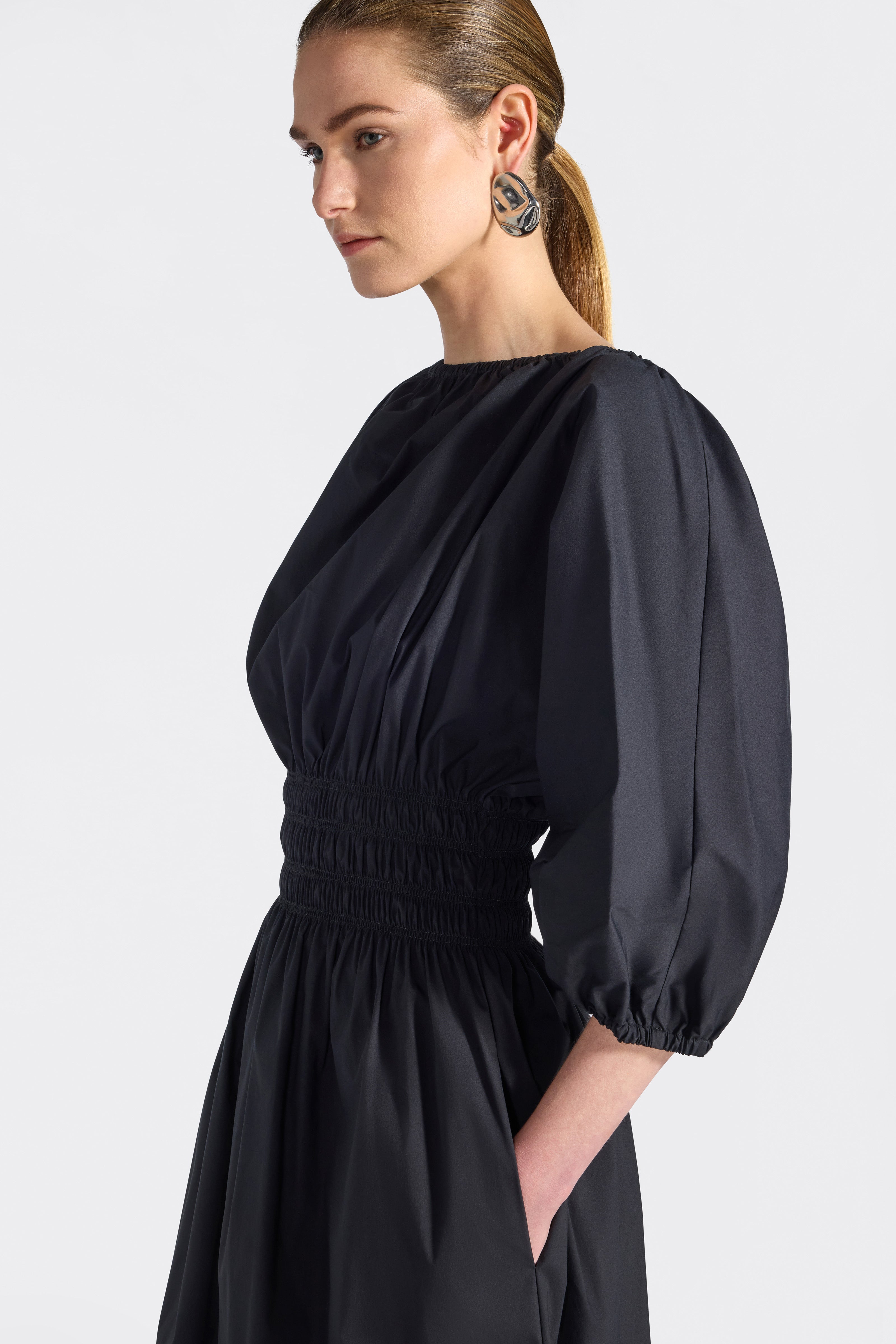 Liviana Conti Nilufar robe longue noire popeline