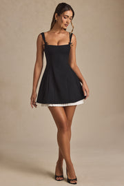 Oh Polly Cressida robe mini plissée noire noeud