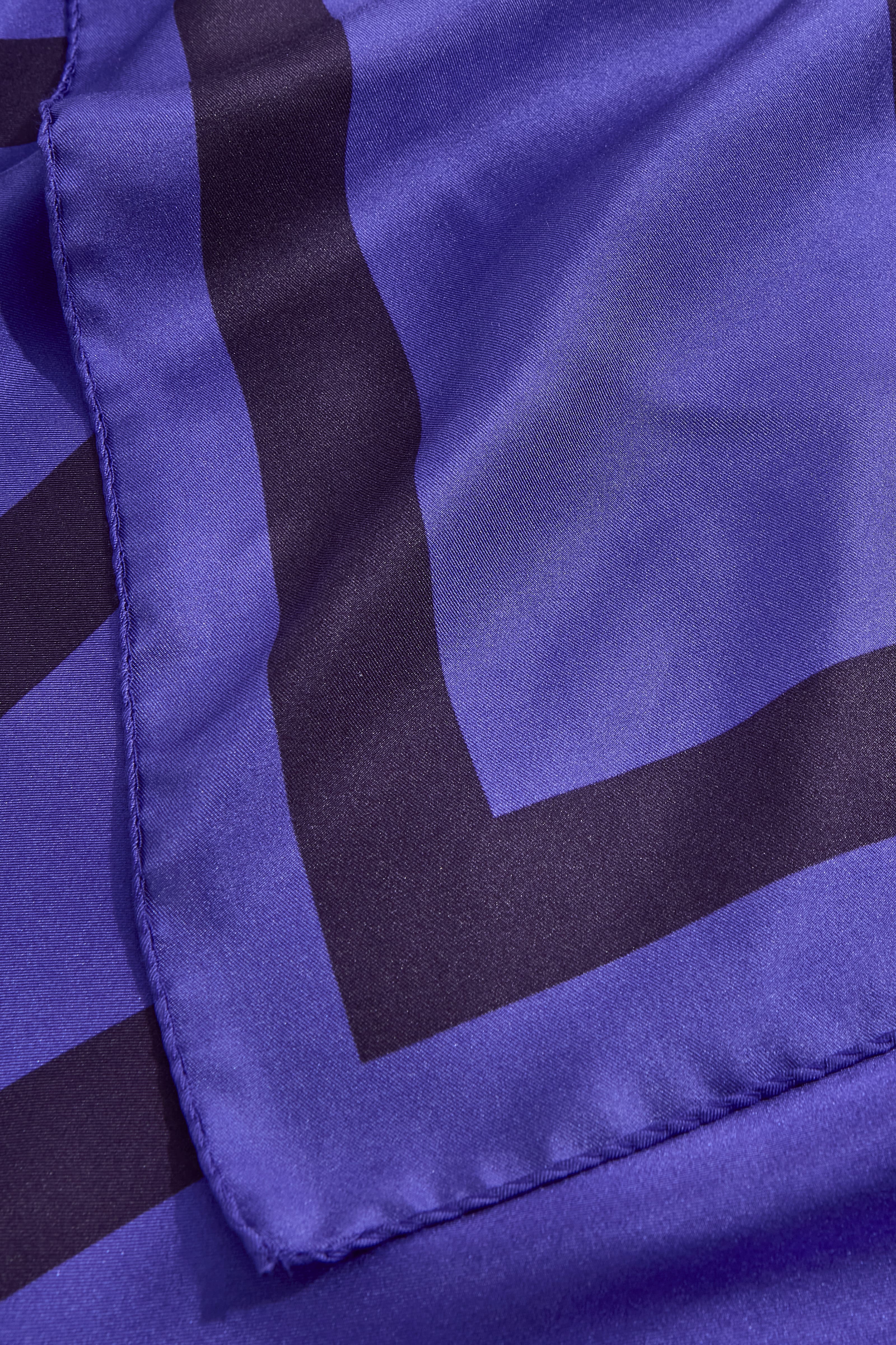 Liviana Conti Carlotta foulard soie 90x90 logo