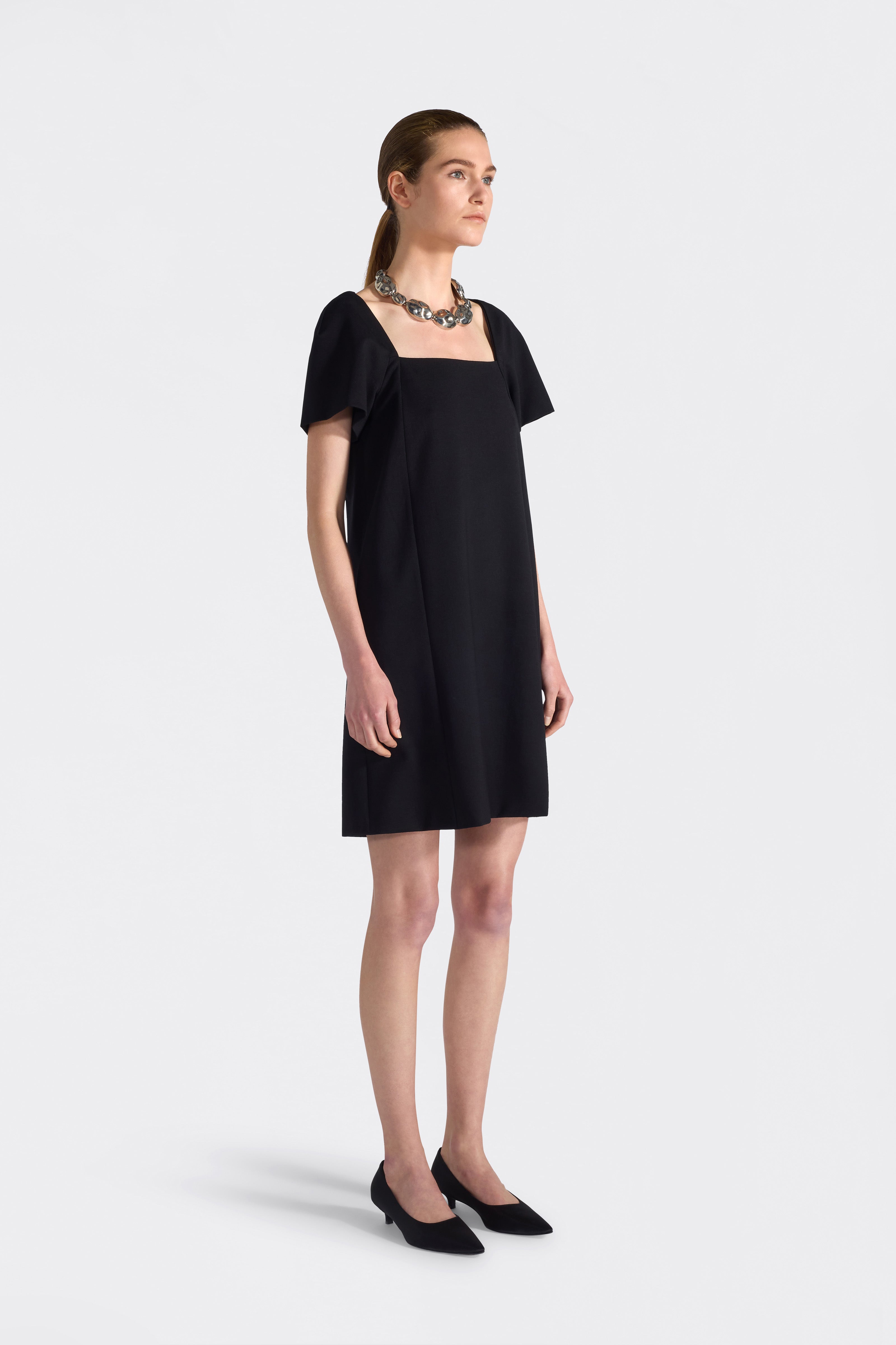 Liviana Conti Kesia robe courte noire col carré