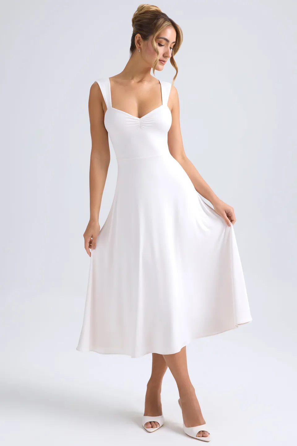 Oh Polly Thandie robe midaxi ivoire col coeur