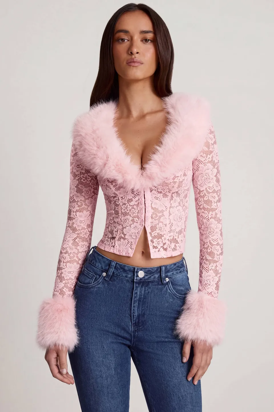 Oh Polly Noemy Sheer Lace Cardigan dentelle rose col fourrure court