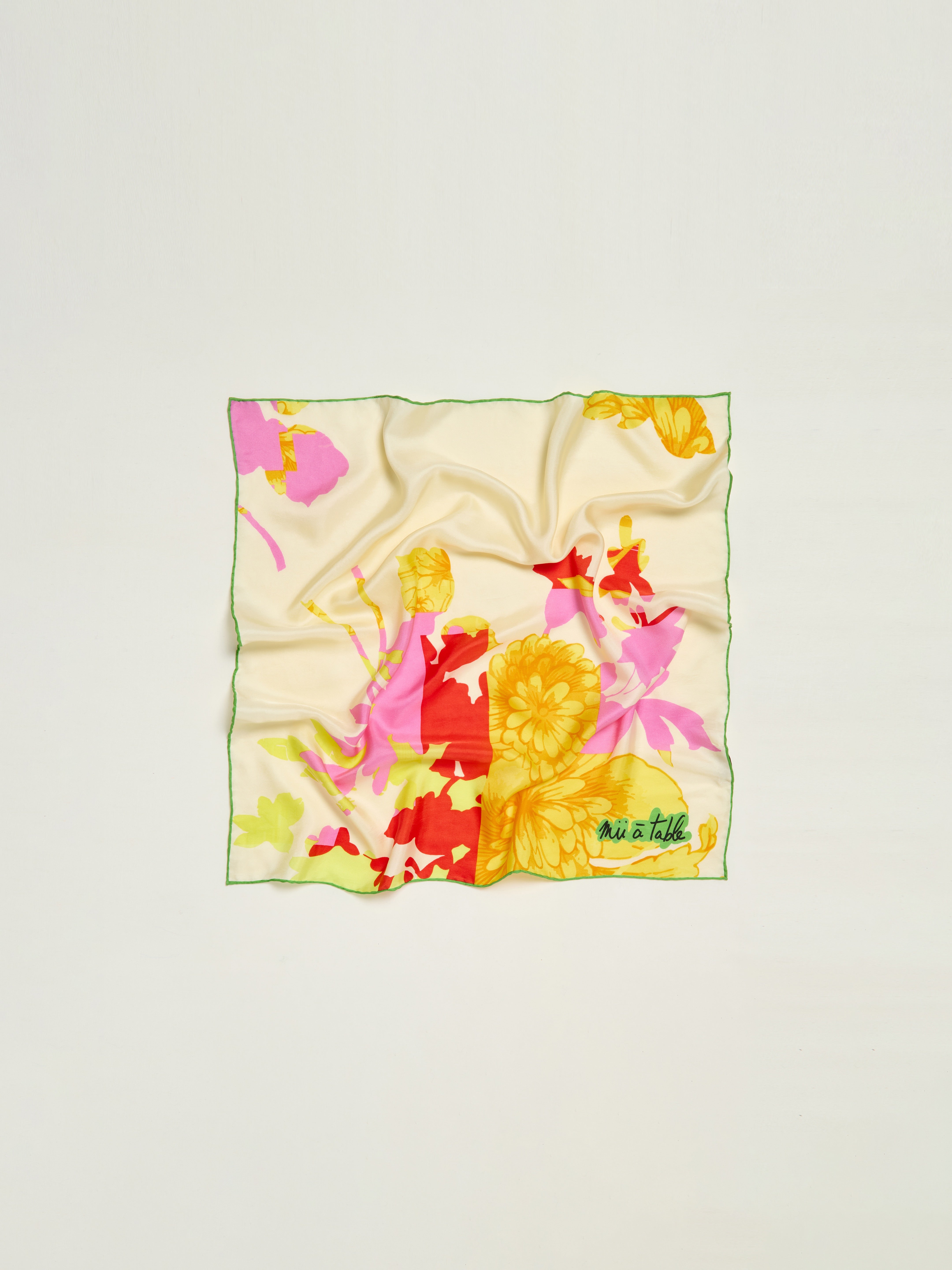 Mii à table Carré Soie 65 Composition Baroque foulard 65x65