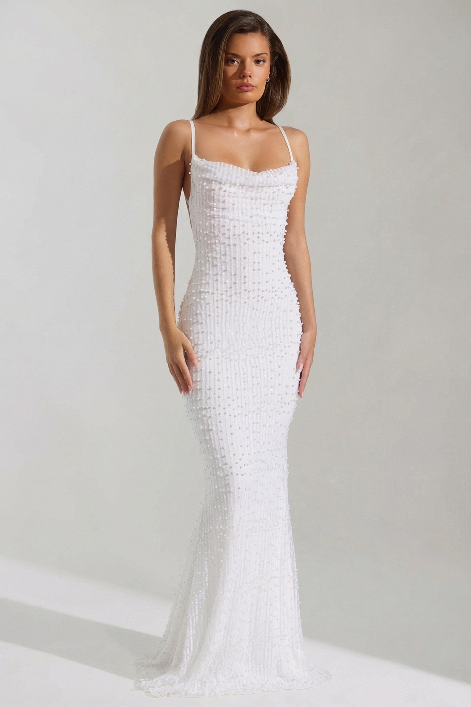 Oh Polly Nivalis robe maxi blanche dos nu à perles