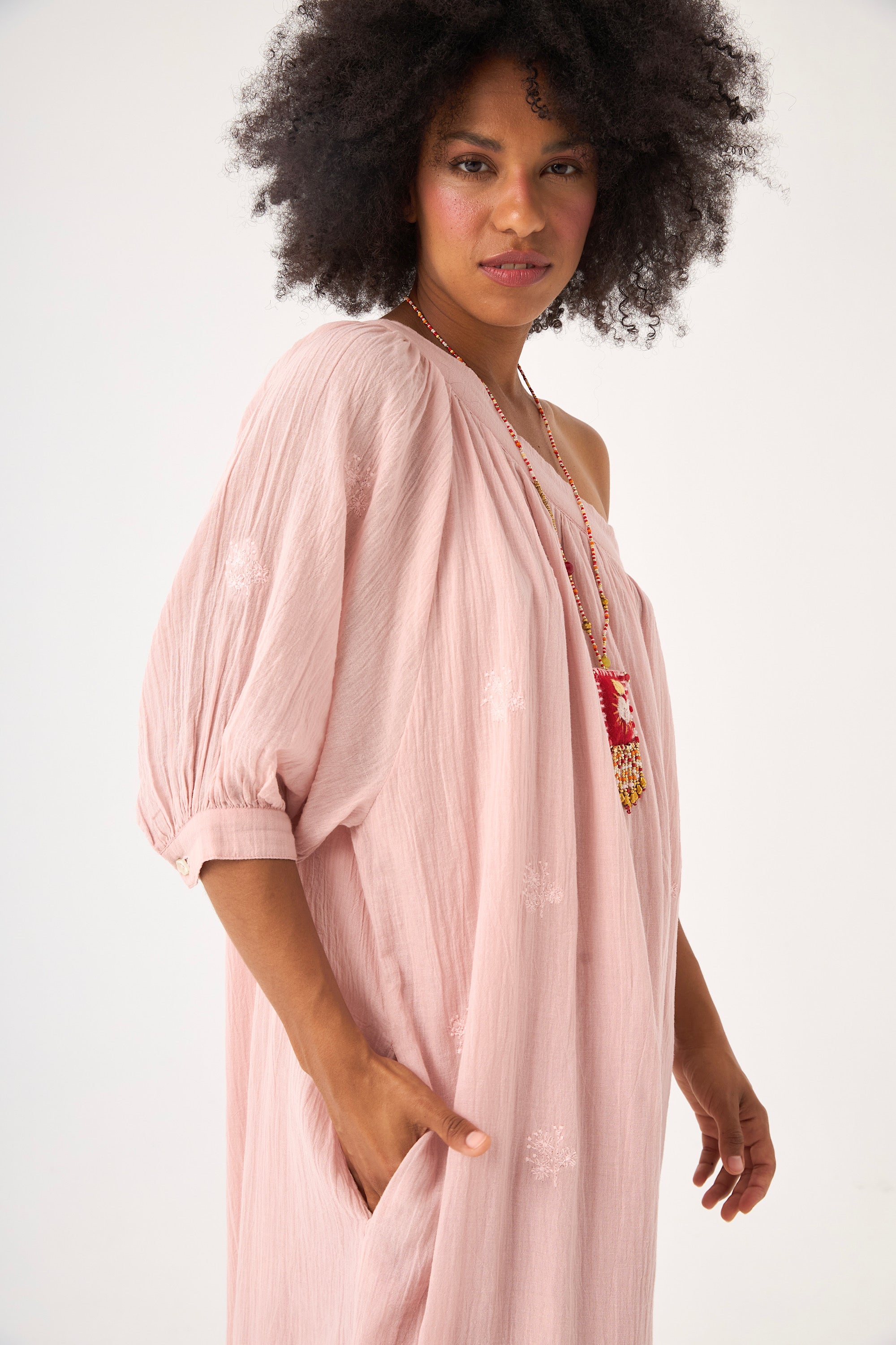 Chicosoleil Nahla robe longue rose romance asymétrique