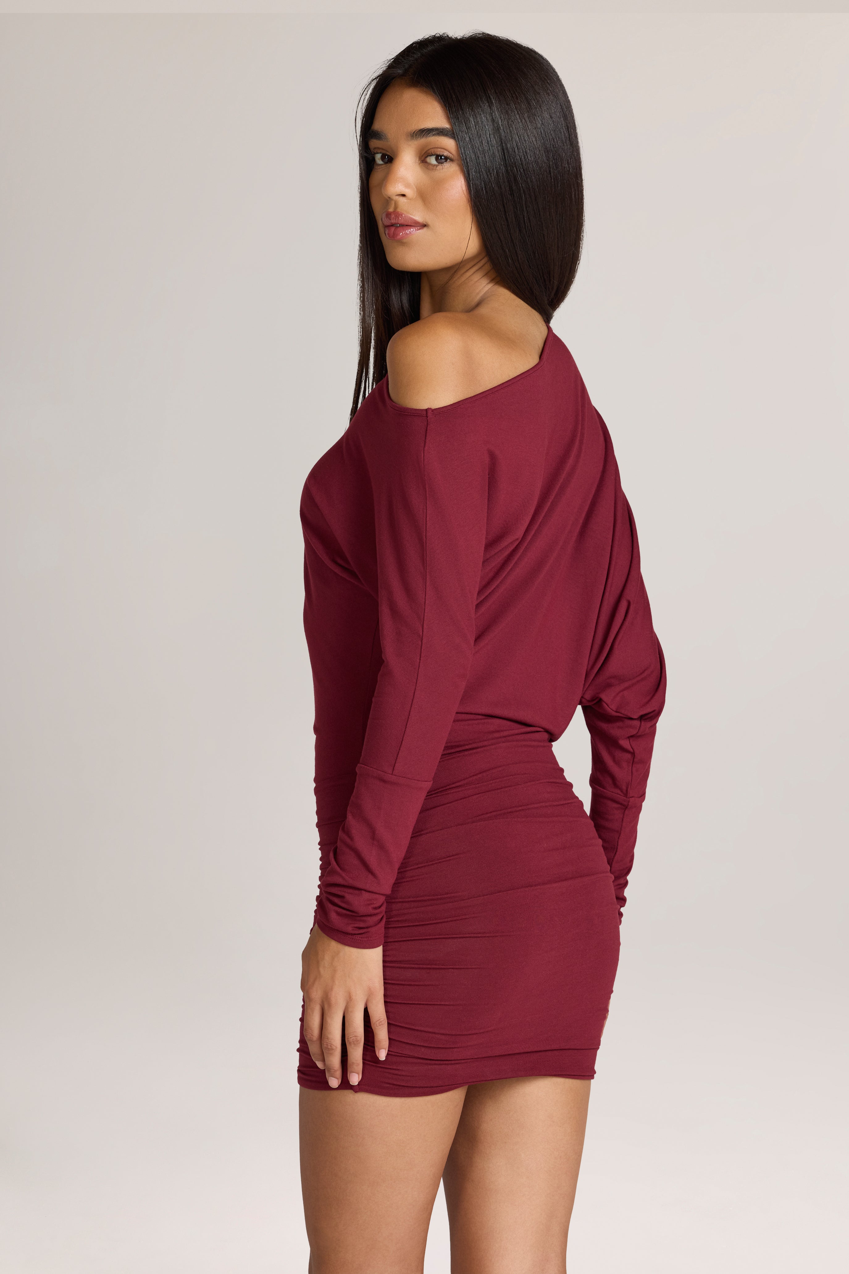 Oh Polly Olka Robe Mini Épaules Dénudées Wine Modal